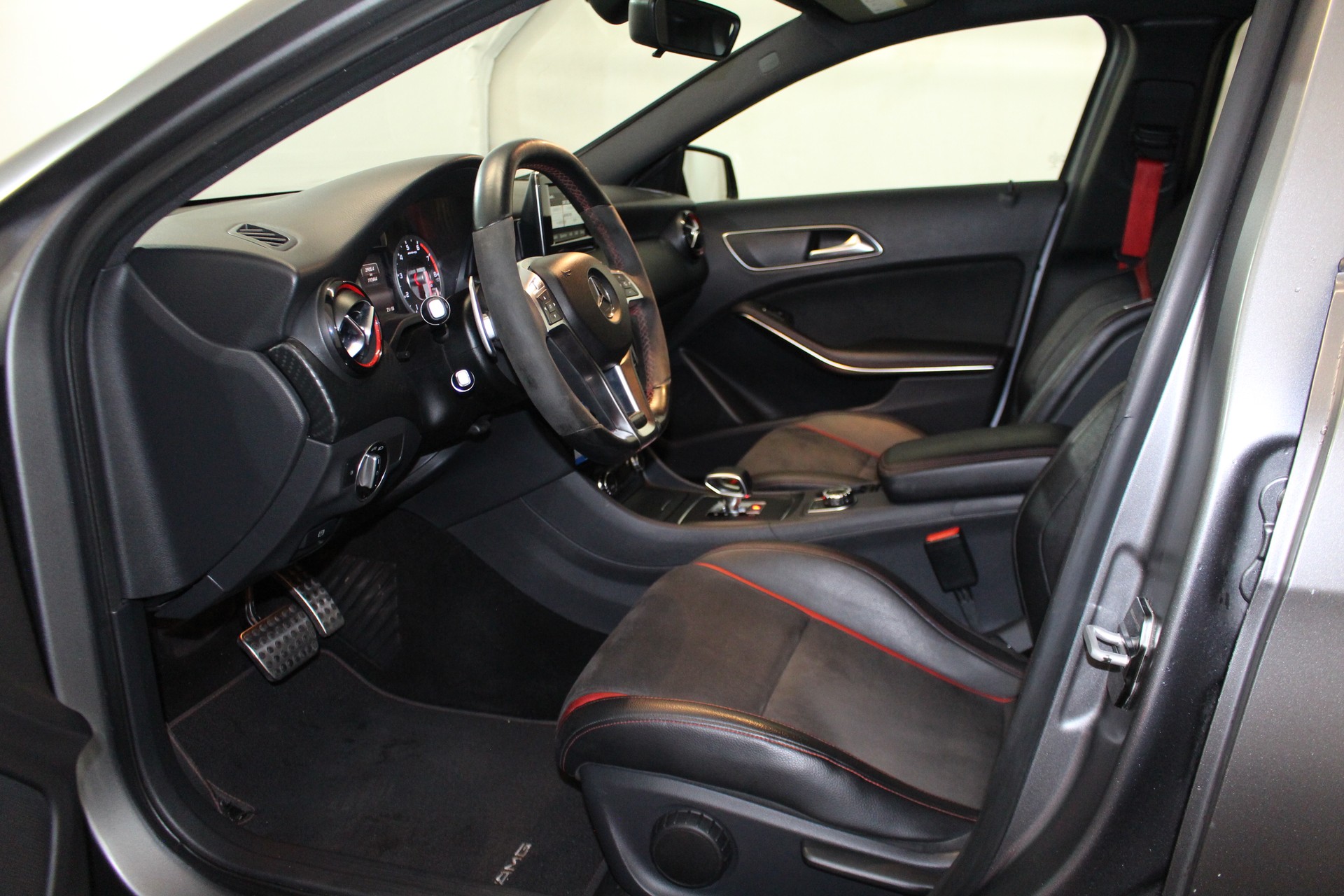 MERCEDES-BENZ A 45 AMG 4m-image-6
