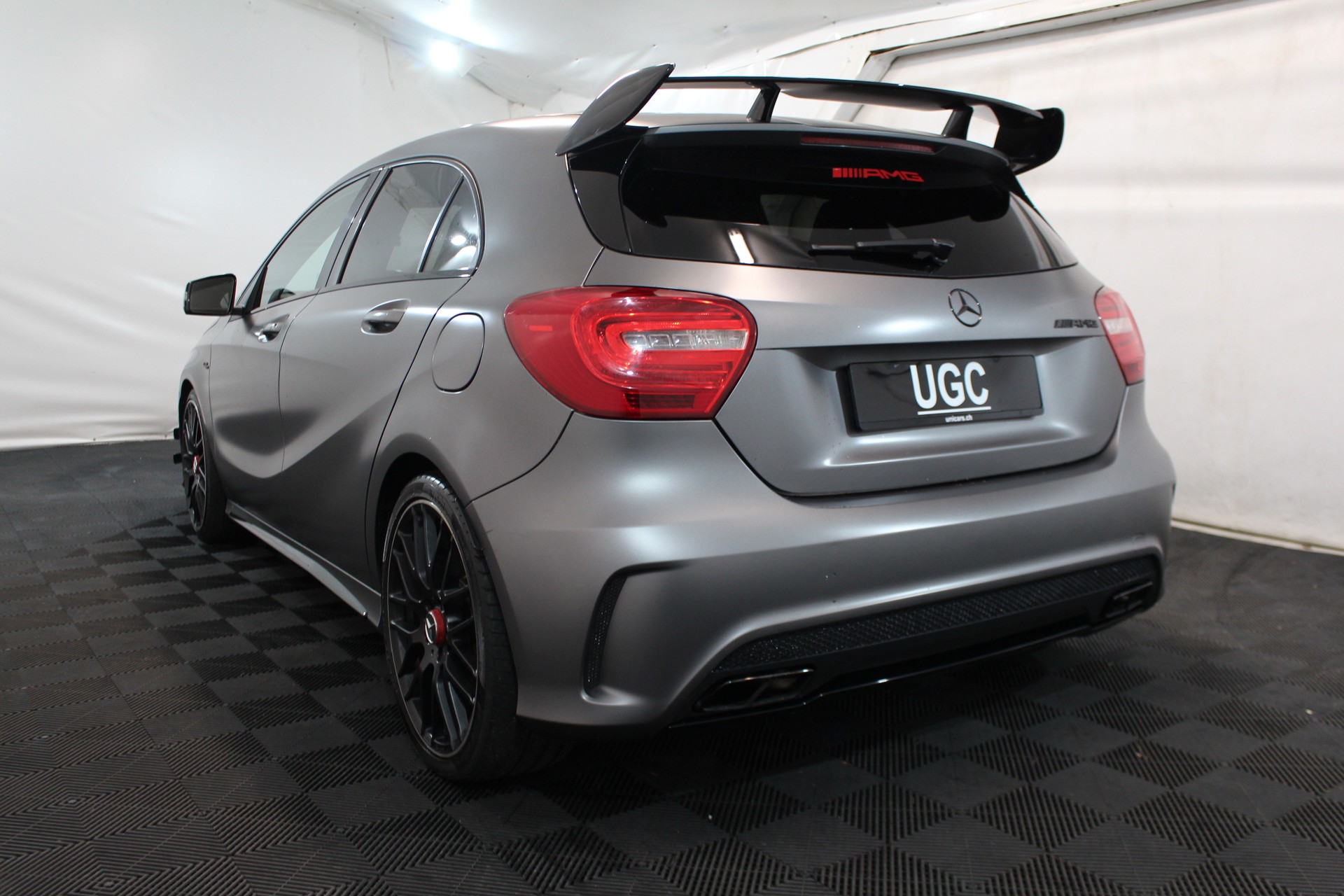 MERCEDES-BENZ A 45 AMG 4m-showroom-element-3