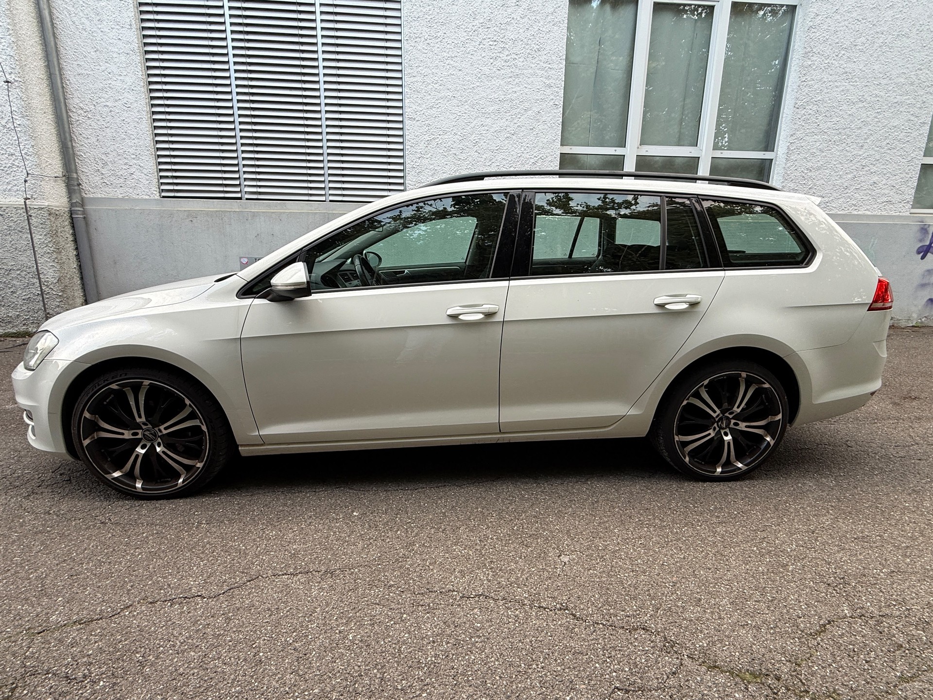 VW Golf Variant 1.6 TDI Start 4M 4Motion-image-4