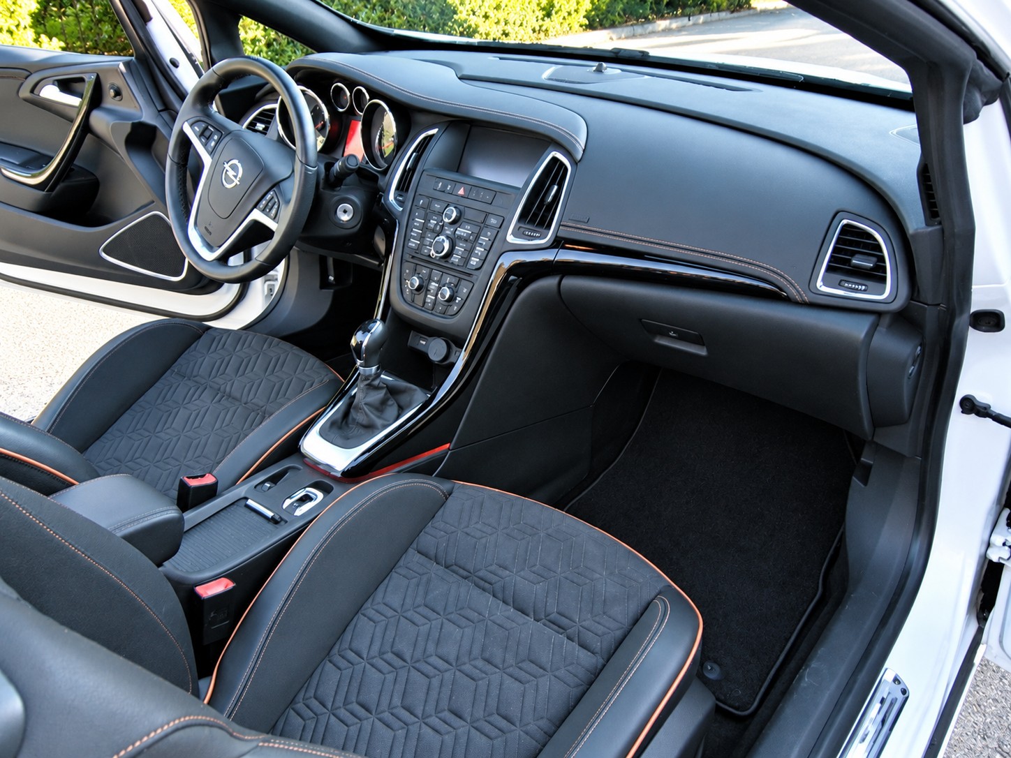 OPEL Cascada 1.6i 16V Cosmo-image-10
