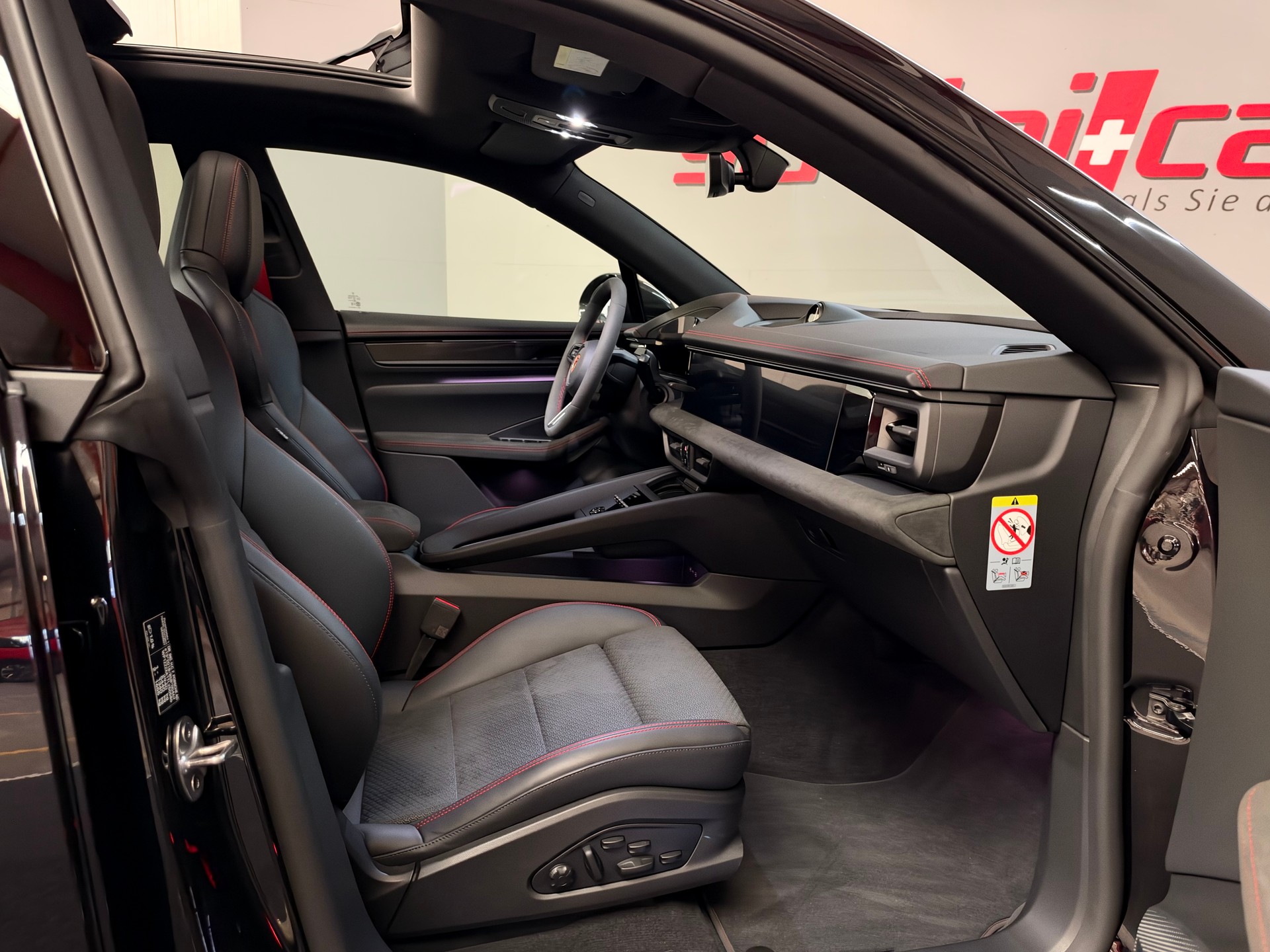PORSCHE Macan 4 GTS 100kWh-image-22