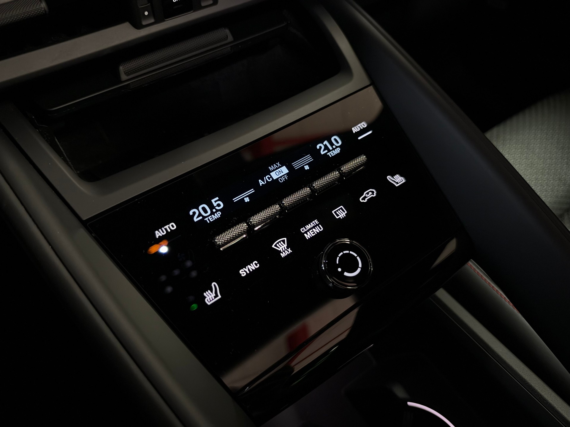PORSCHE Macan 4 GTS 100kWh-image-26