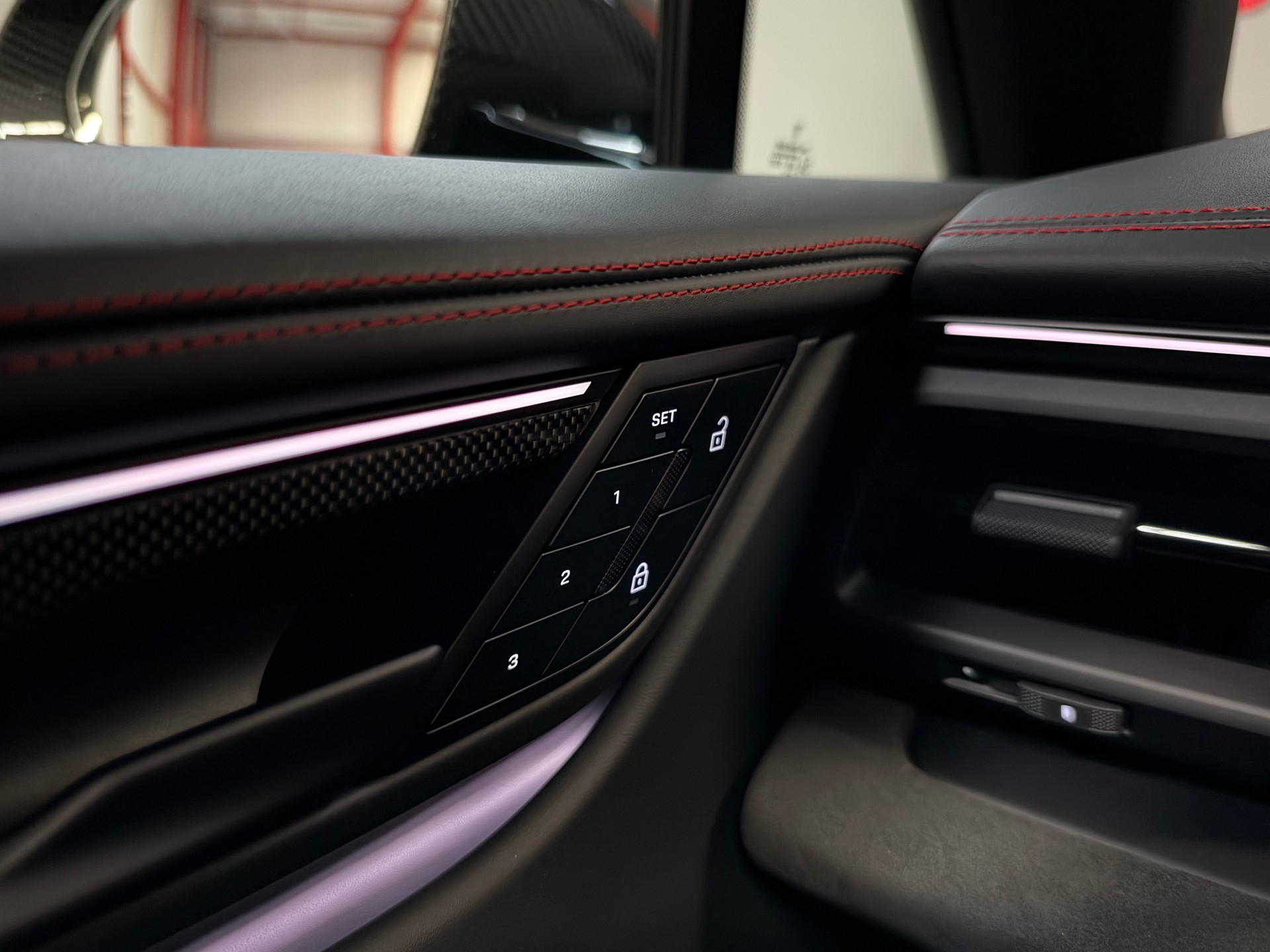 PORSCHE Macan 4 GTS 100kWh-image-40