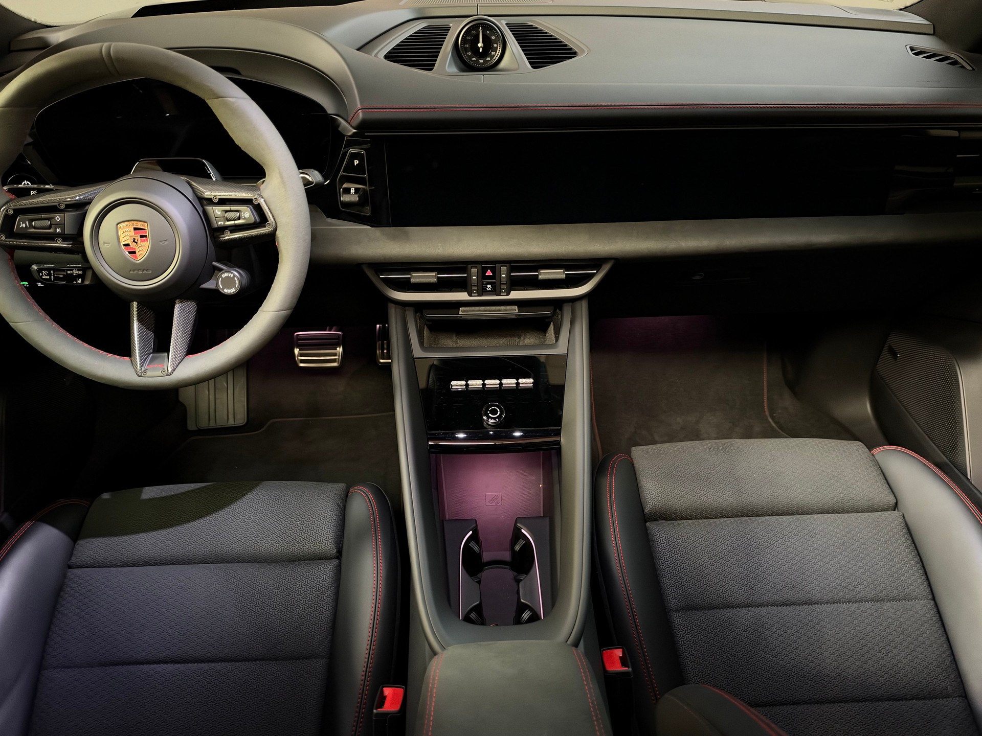 PORSCHE Macan 4 GTS 100kWh-image-18