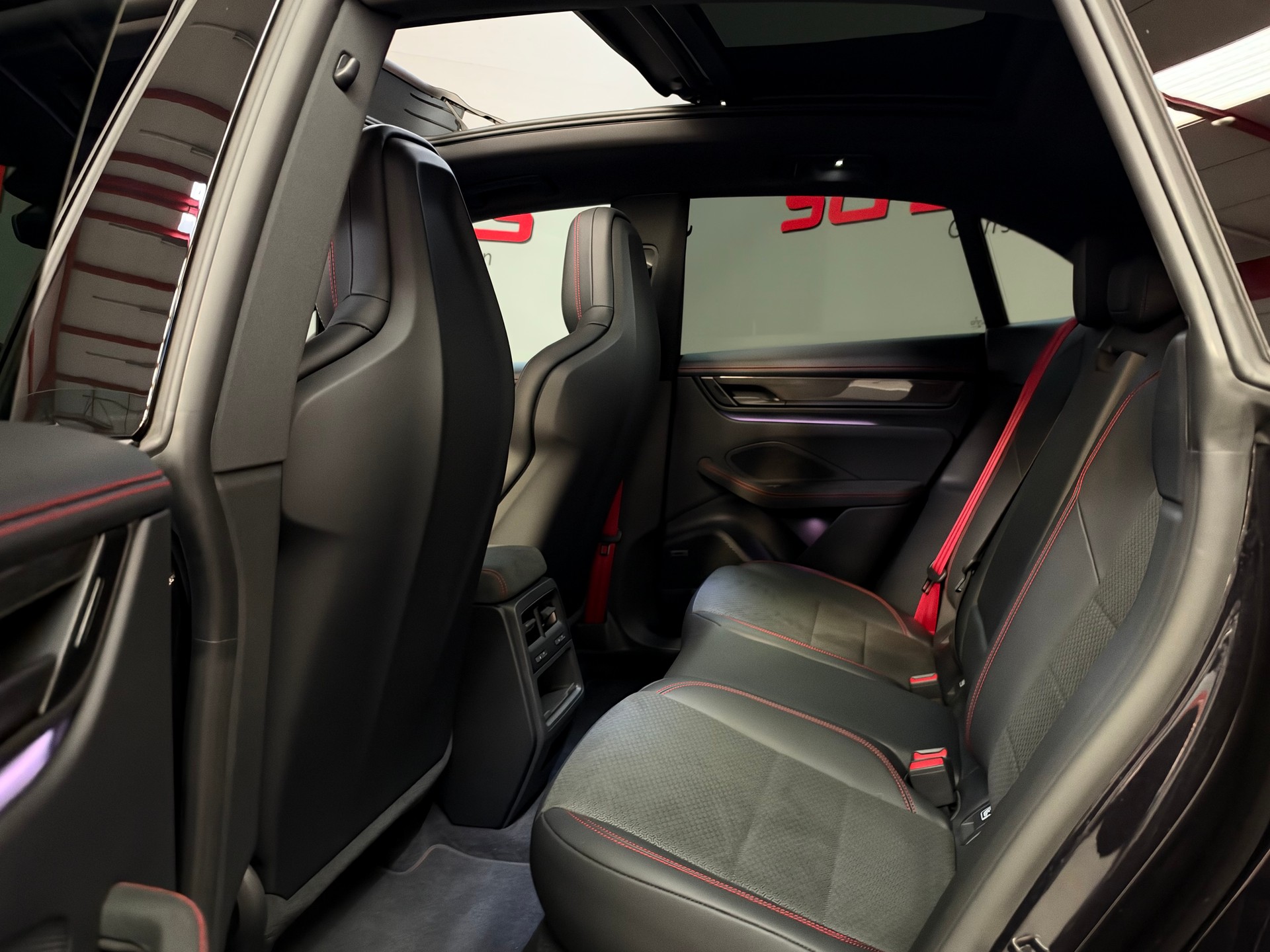 PORSCHE Macan 4 GTS 100kWh-image-21