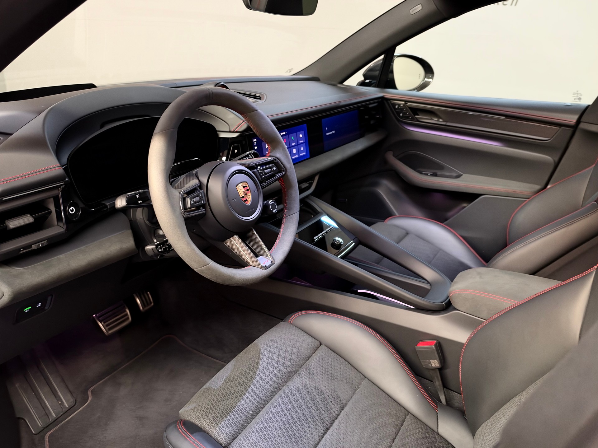 PORSCHE Macan 4 GTS 100kWh-image-17
