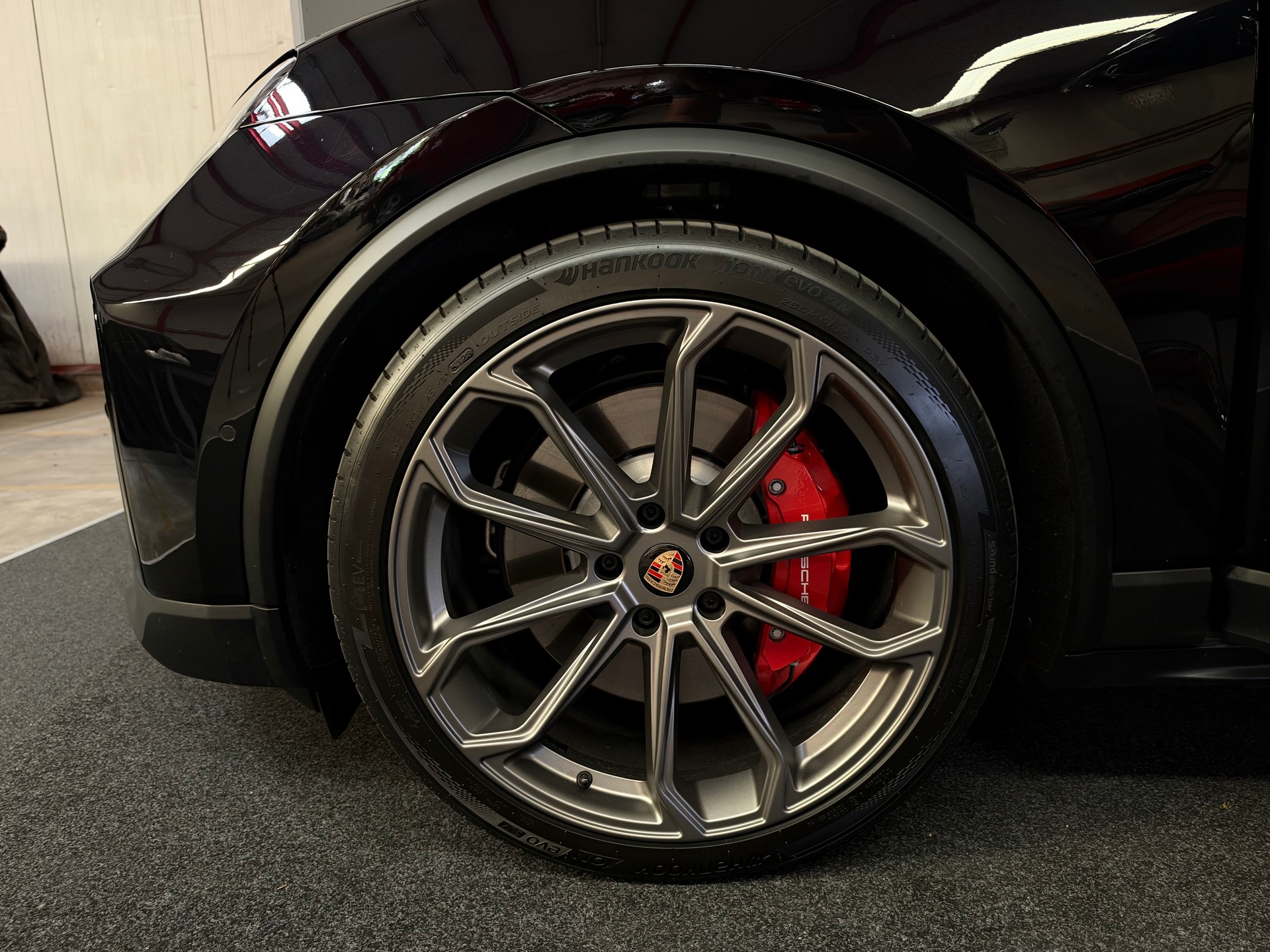 PORSCHE Macan 4 GTS 100kWh-image-10