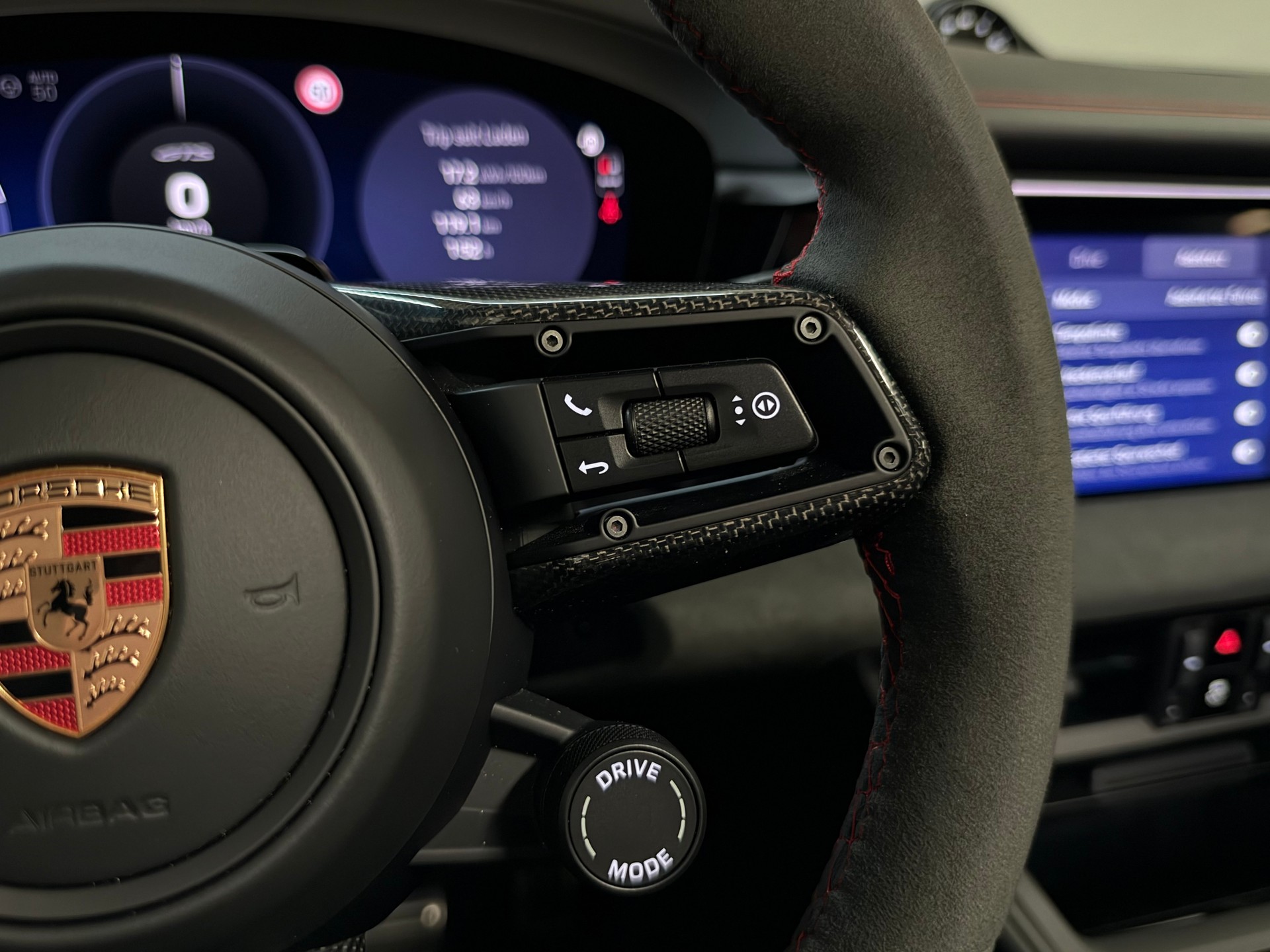 PORSCHE Macan 4 GTS 100kWh-image-36