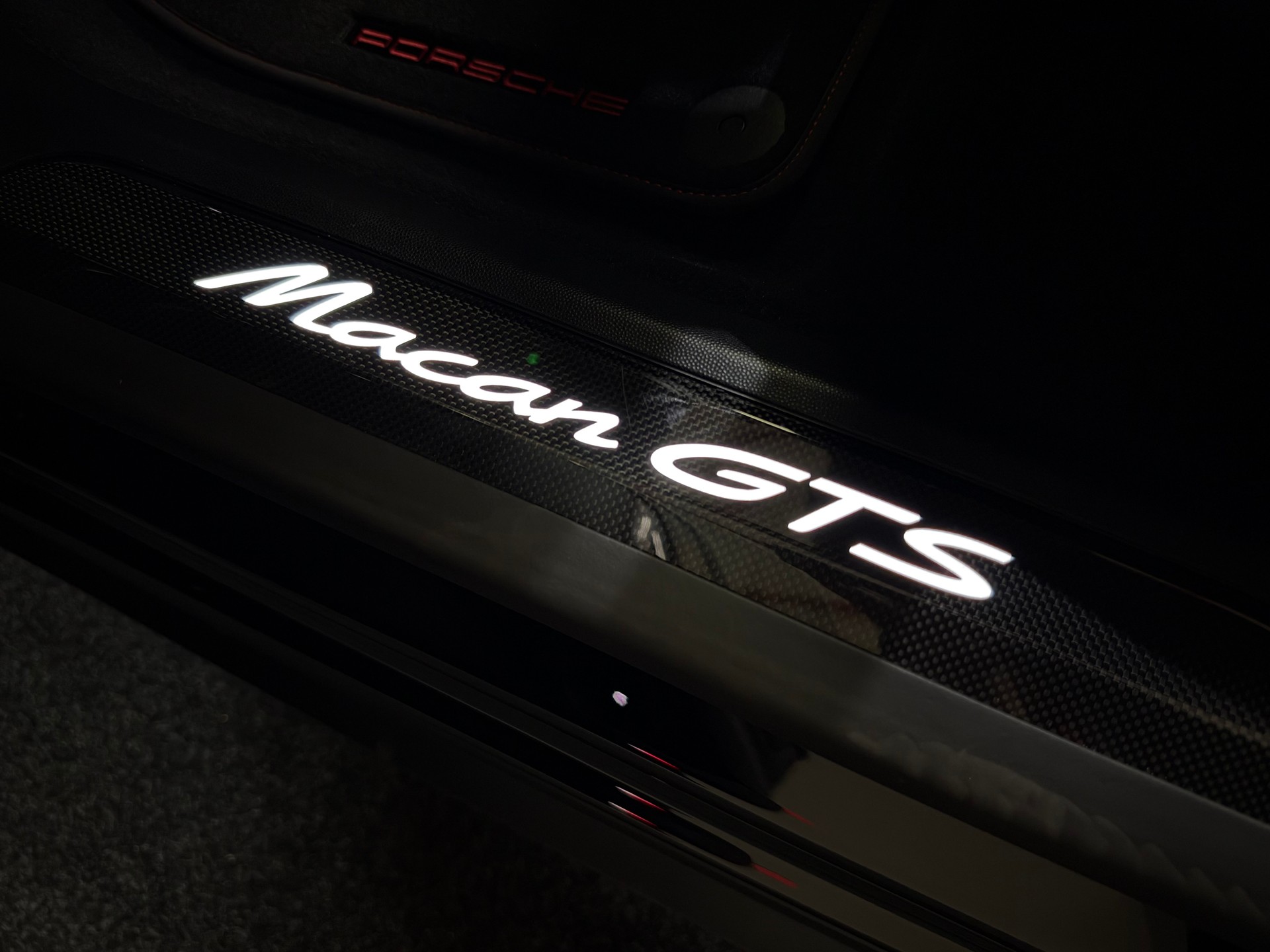 PORSCHE Macan 4 GTS 100kWh-image-24