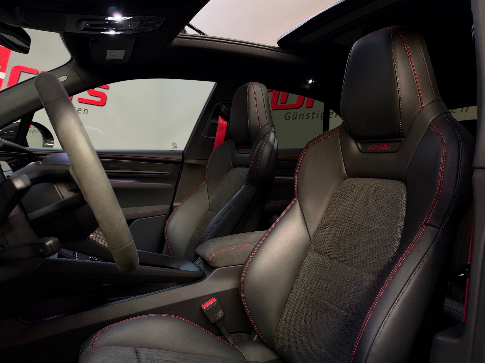 PORSCHE Macan 4 GTS 100kWh-image-16