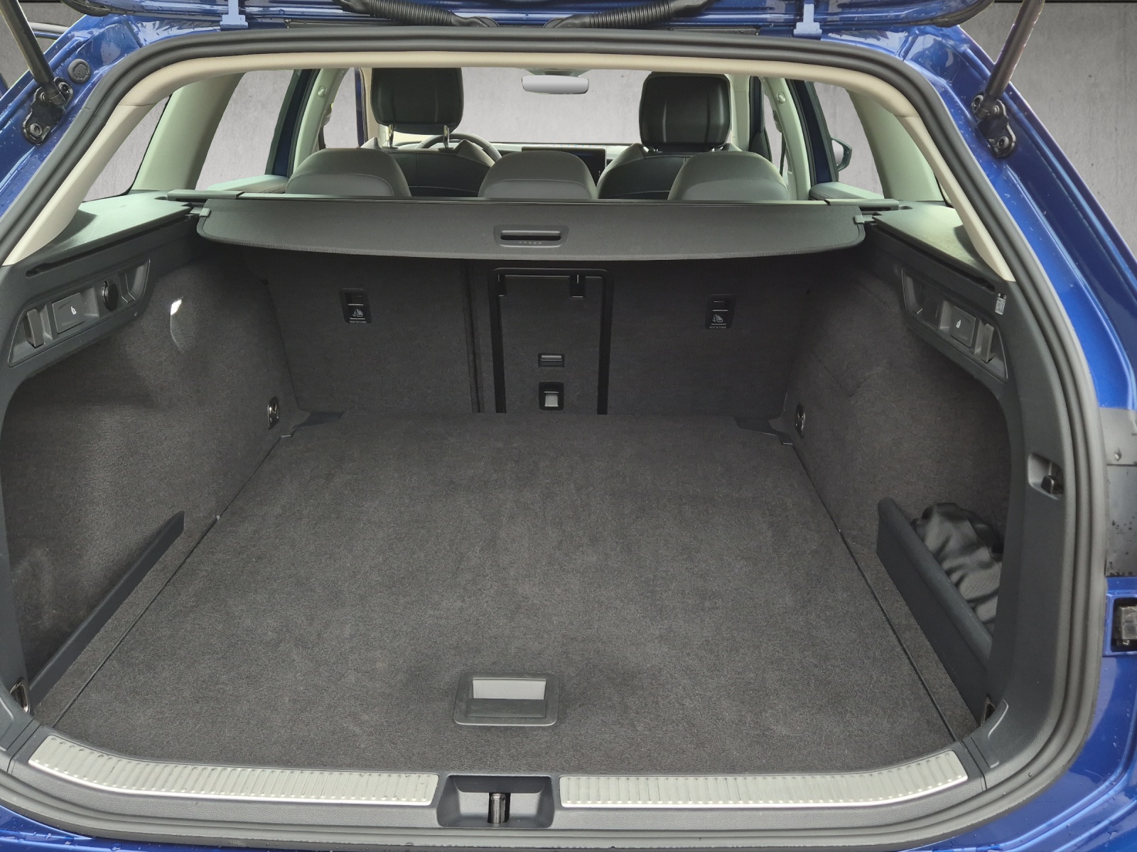 VW Passat Variant 2.0 TDI evo Business DSG-image-21