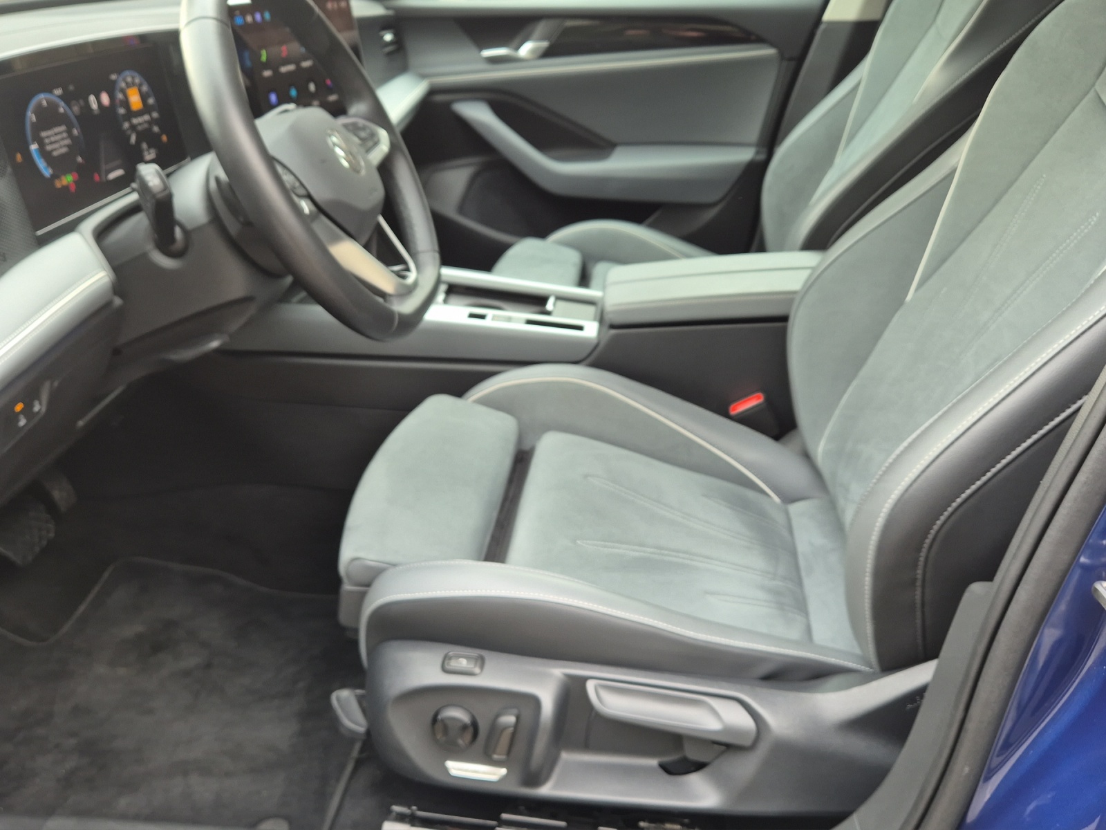 VW Passat Variant 2.0 TDI evo Business DSG-image-8