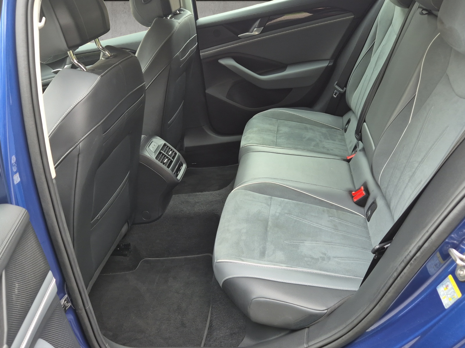VW Passat Variant 2.0 TDI evo Business DSG-image-18