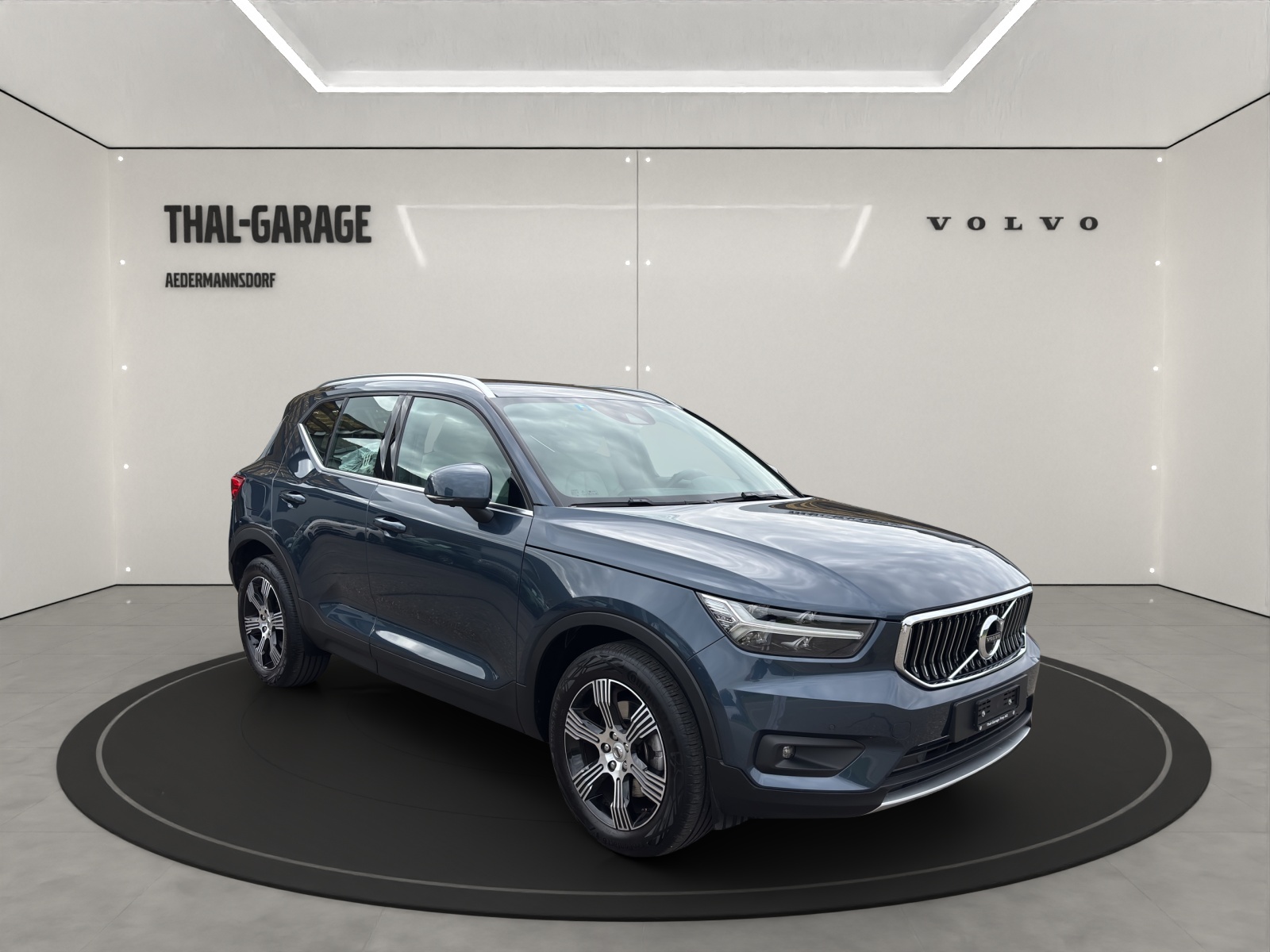 VOLVO XC40 2.0 B4 MH Inscription-image-10