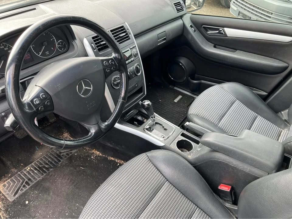 MERCEDES-BENZ A 160 CDI Avantgarde-image-9