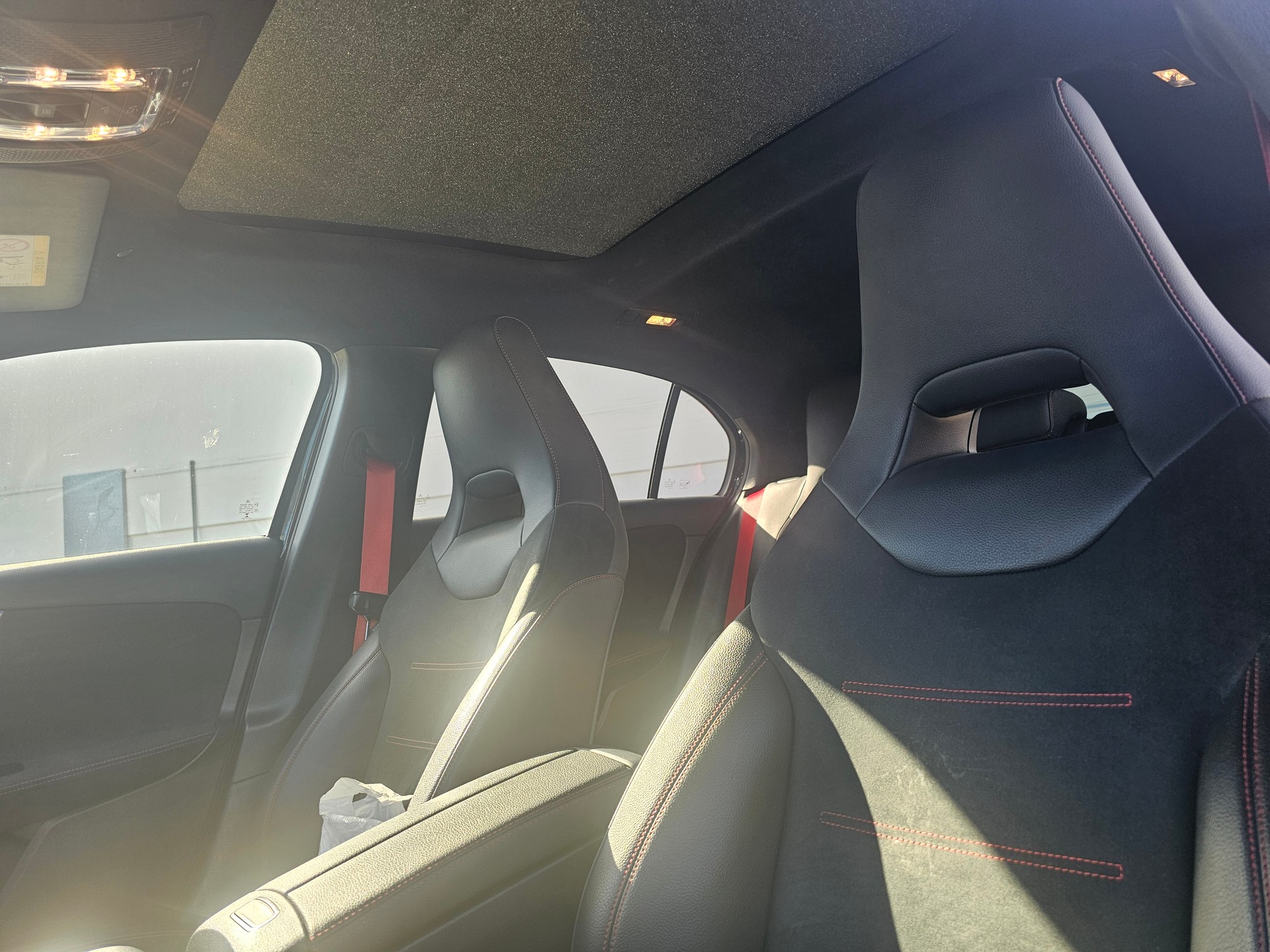 MERCEDES-BENZ A 35 AMG 4Matic Speedshift-image-4