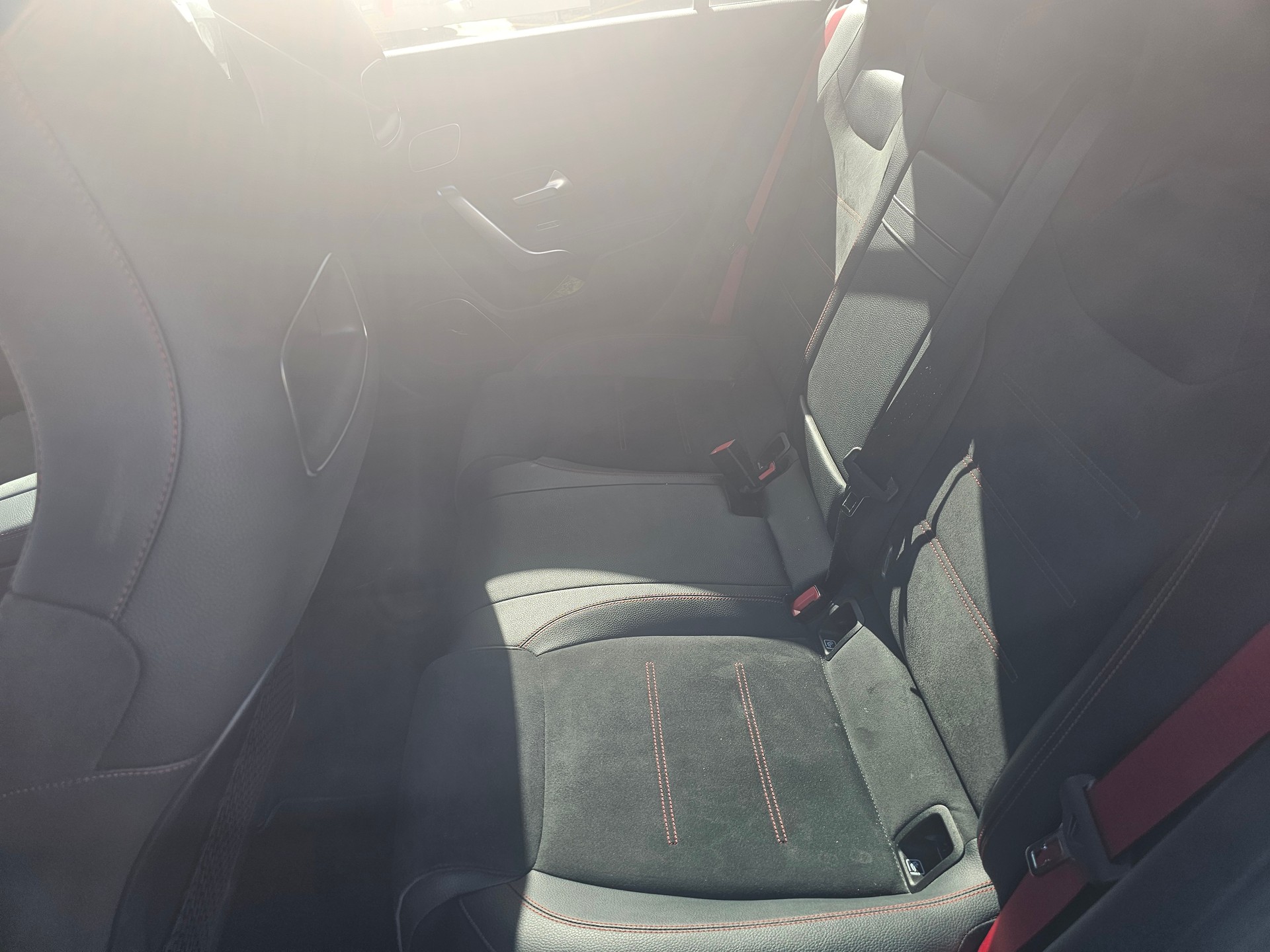 MERCEDES-BENZ A 35 AMG 4Matic Speedshift-image-5