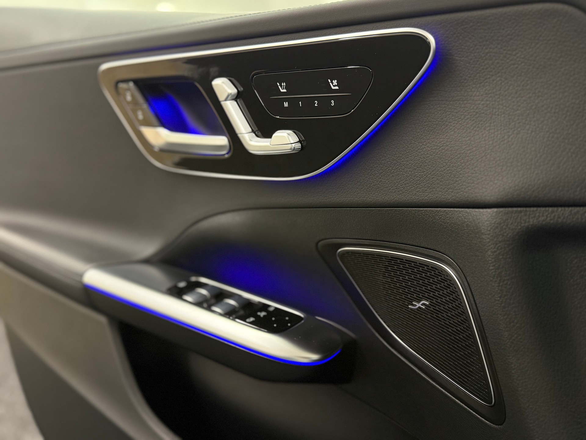 MERCEDES-BENZ C 220 d 4Matic Swiss Star AMG LINE-image-17