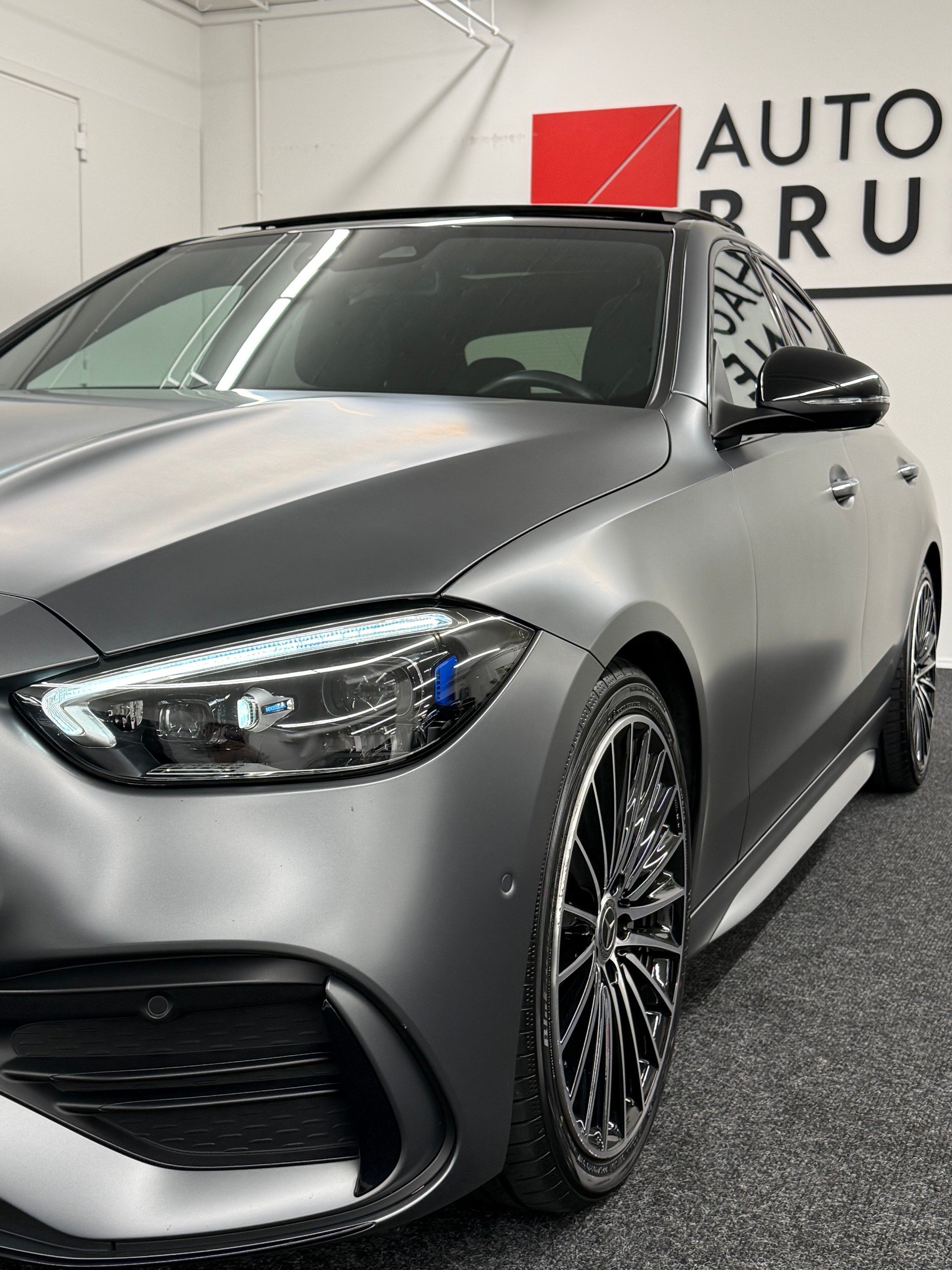 MERCEDES-BENZ C 220 d 4Matic Swiss Star AMG LINE-image-3