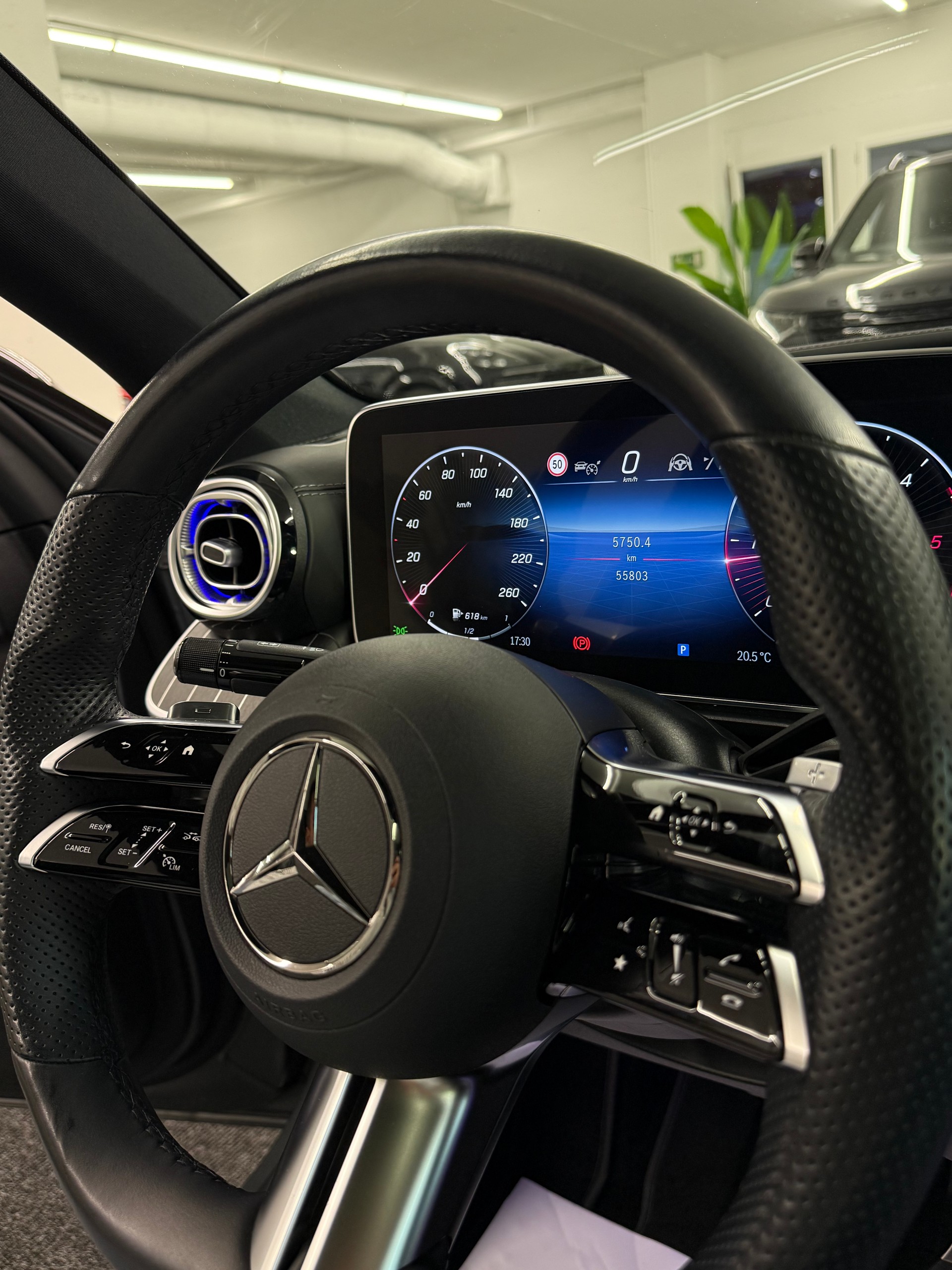 MERCEDES-BENZ C 220 d 4Matic Swiss Star AMG LINE-image-22