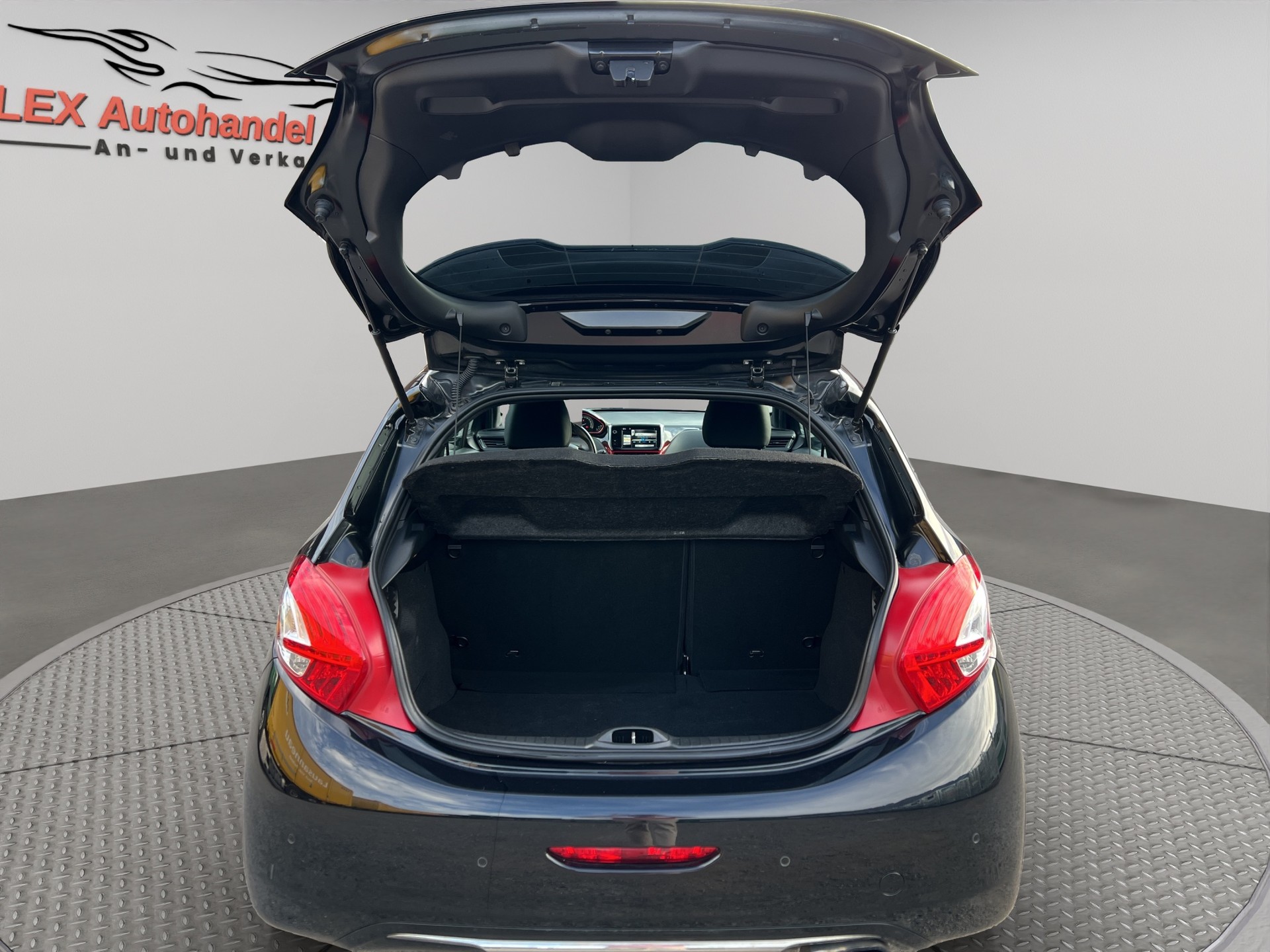 PEUGEOT 208 1.6 Turbo GTi-image-5