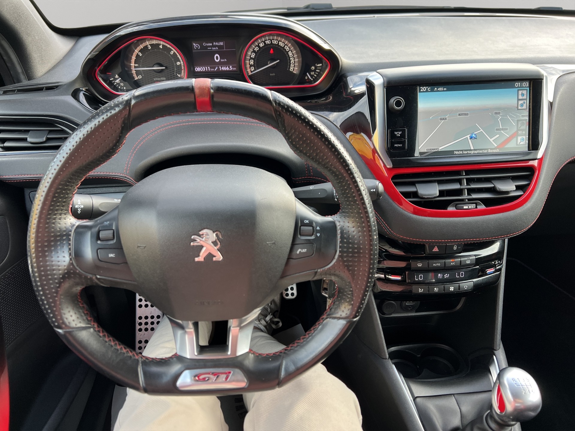 PEUGEOT 208 1.6 Turbo GTi-image-12