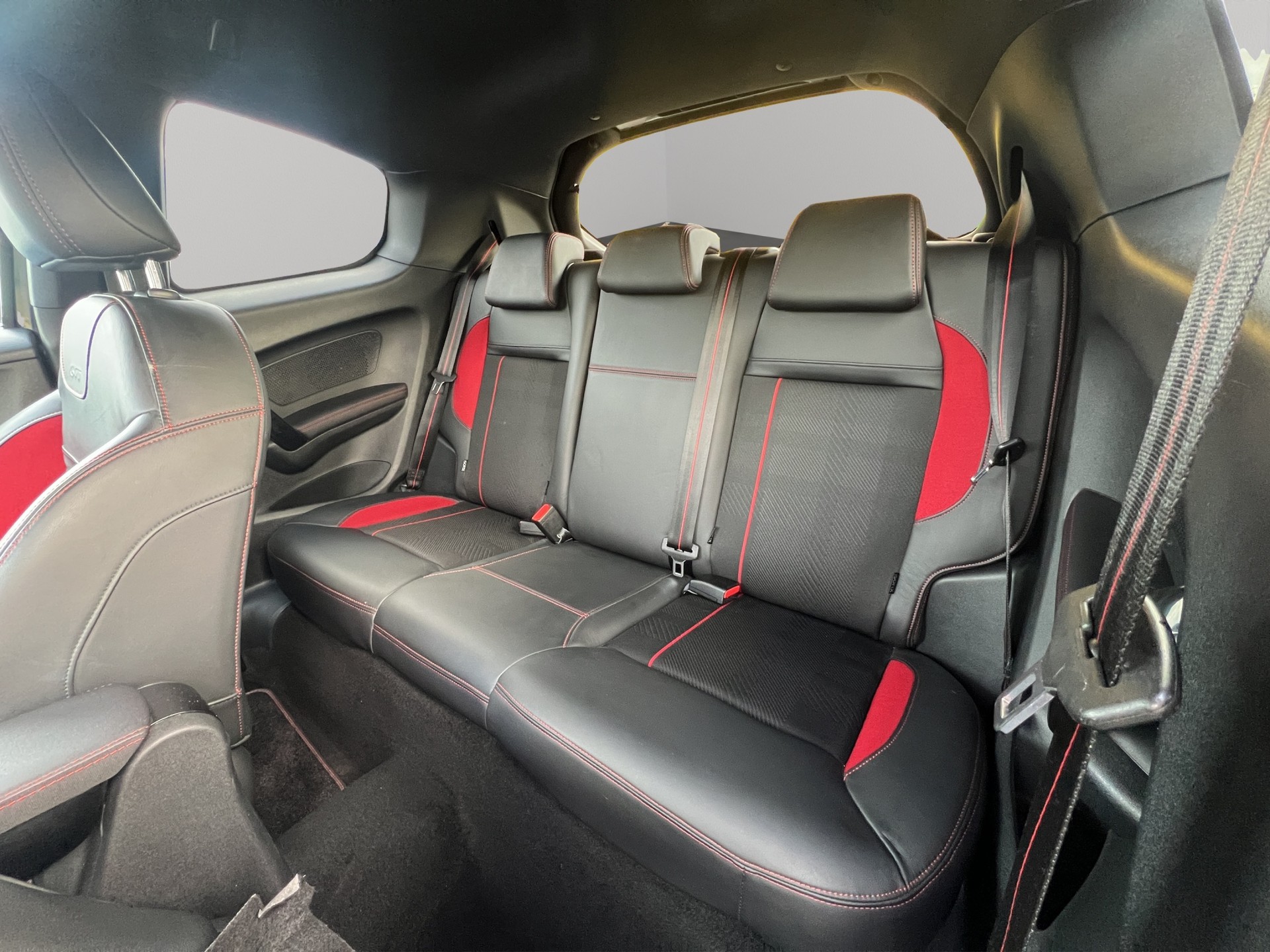 PEUGEOT 208 1.6 Turbo GTi-image-10