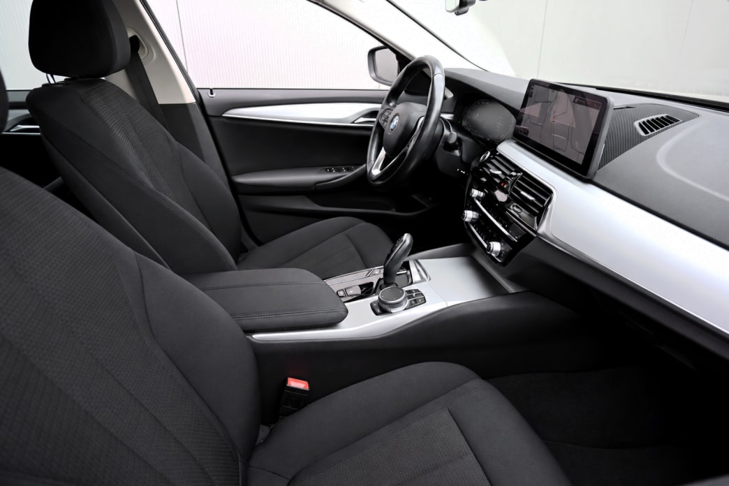 BMW 520d 48V Touring Steptronic Facelift-image-4
