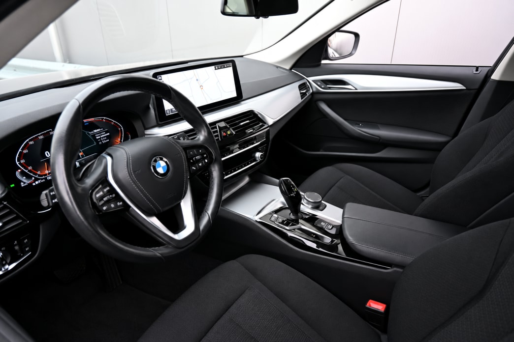 BMW 520d 48V Touring Steptronic Facelift-image-8