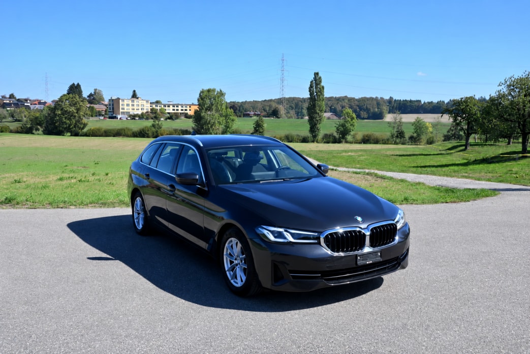 BMW 520d 48V Touring Steptronic Facelift-image-1