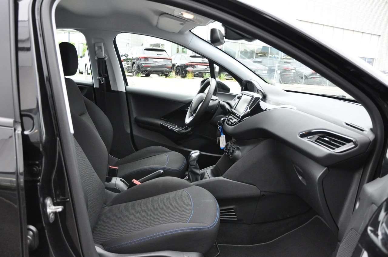 PEUGEOT 208 1.2 PureTech Signature-image-14