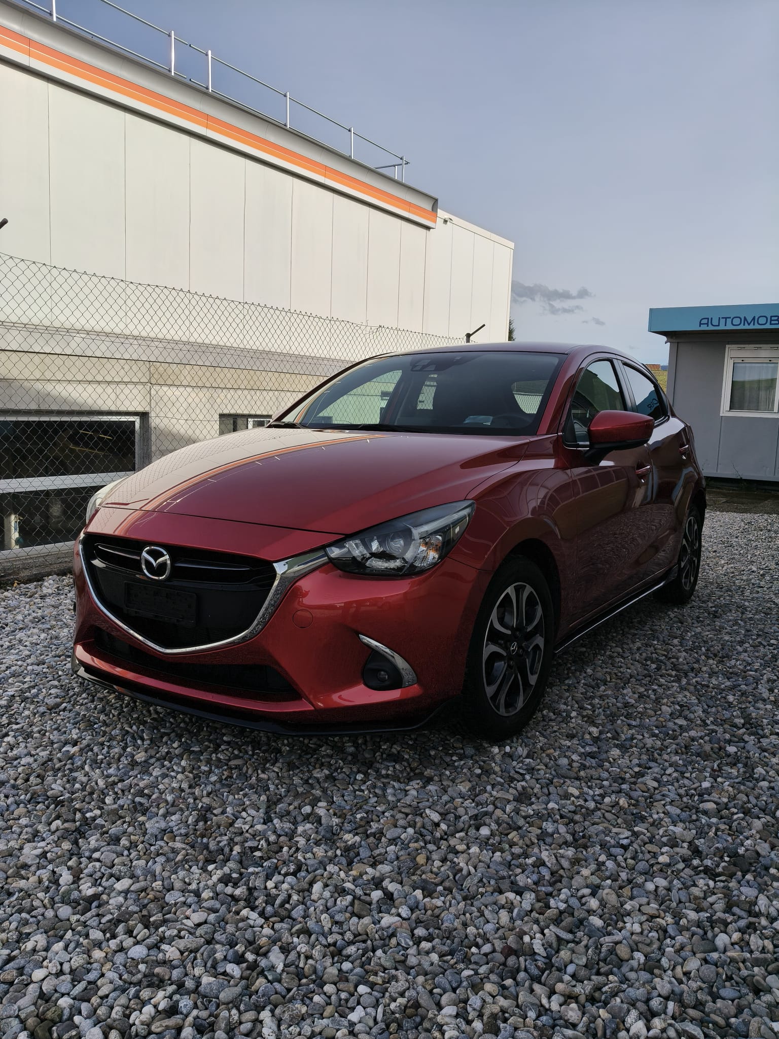 MAZDA 2 SKYACTIV-G 115 Revolution-image-2