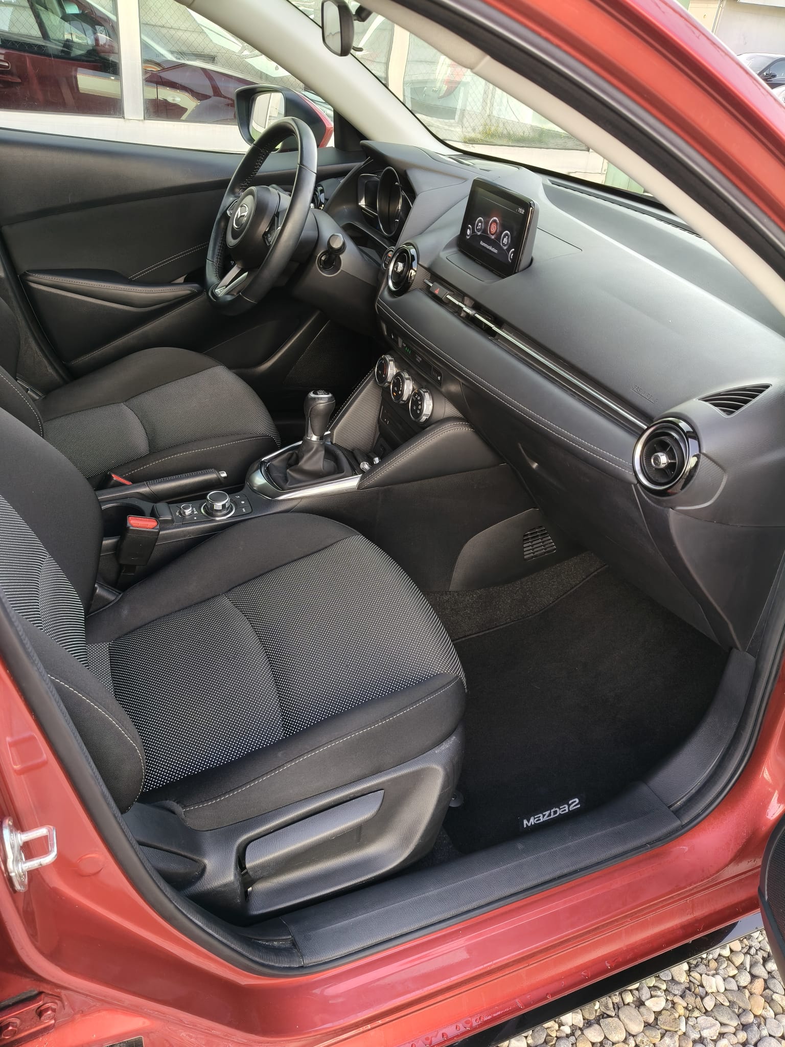 MAZDA 2 SKYACTIV-G 115 Revolution-image-8