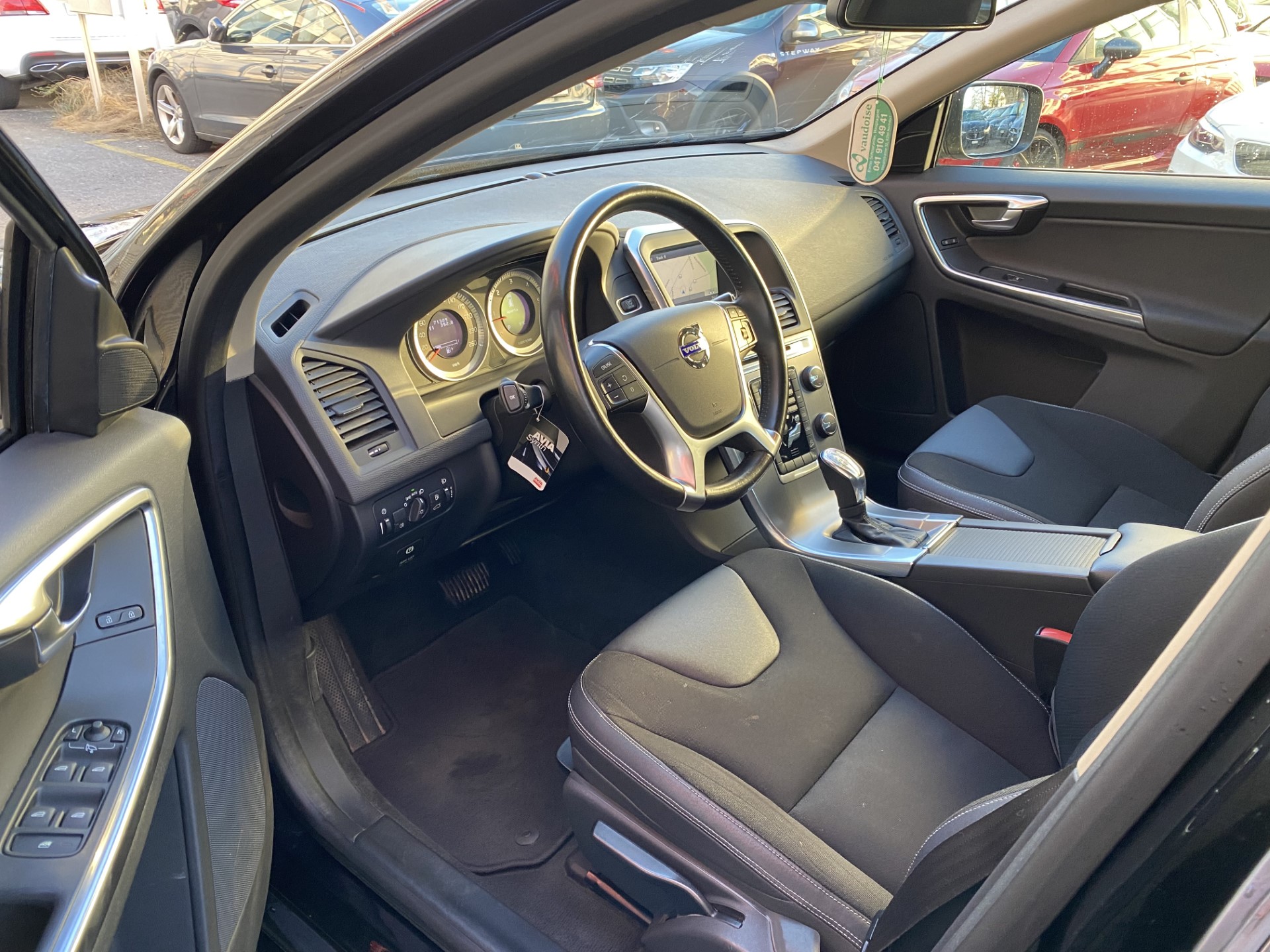 VOLVO XC60 D4 AWD Kinetic Geartronic-image-9