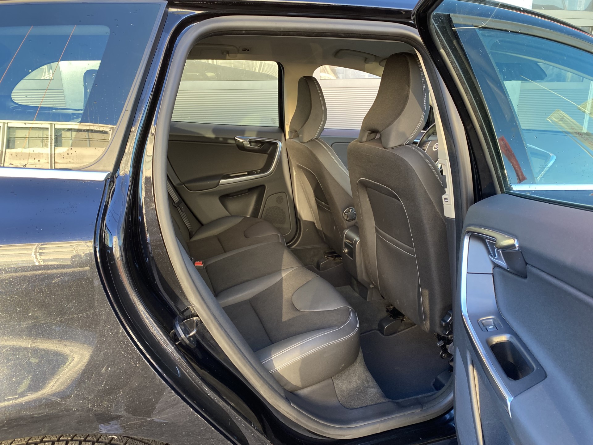 VOLVO XC60 D4 AWD Kinetic Geartronic-image-11