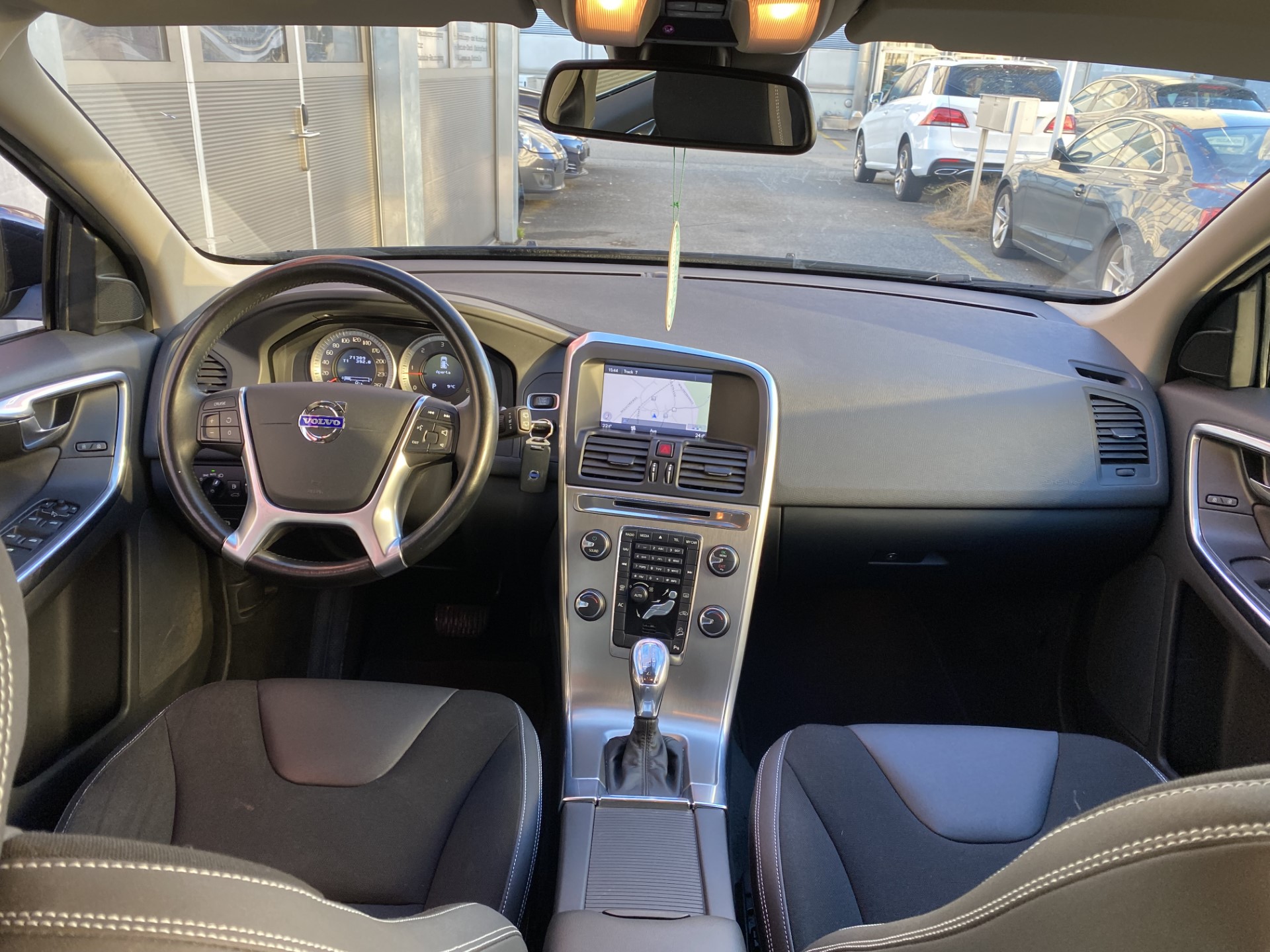 VOLVO XC60 D4 AWD Kinetic Geartronic-image-8