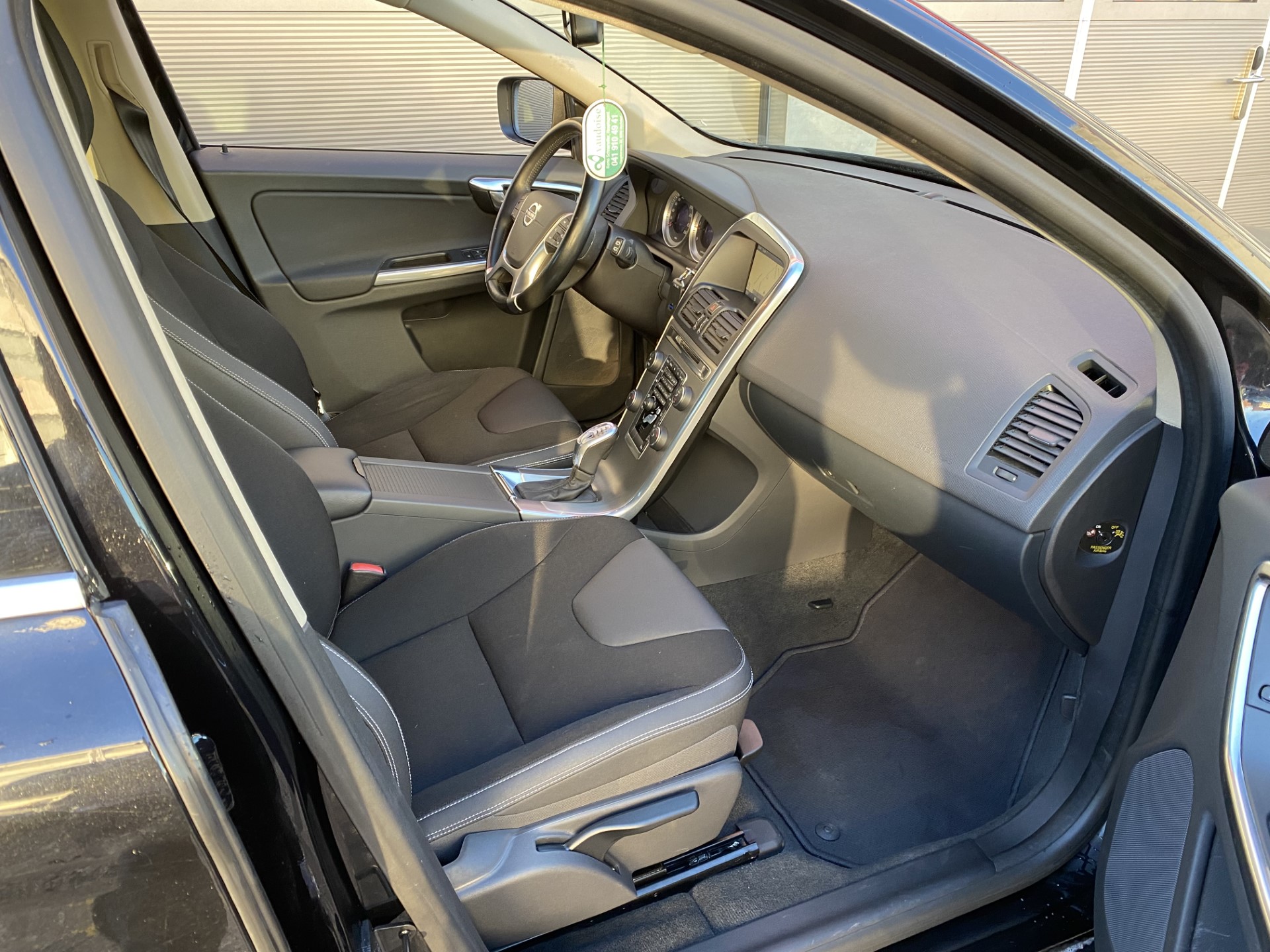 VOLVO XC60 D4 AWD Kinetic Geartronic-image-10