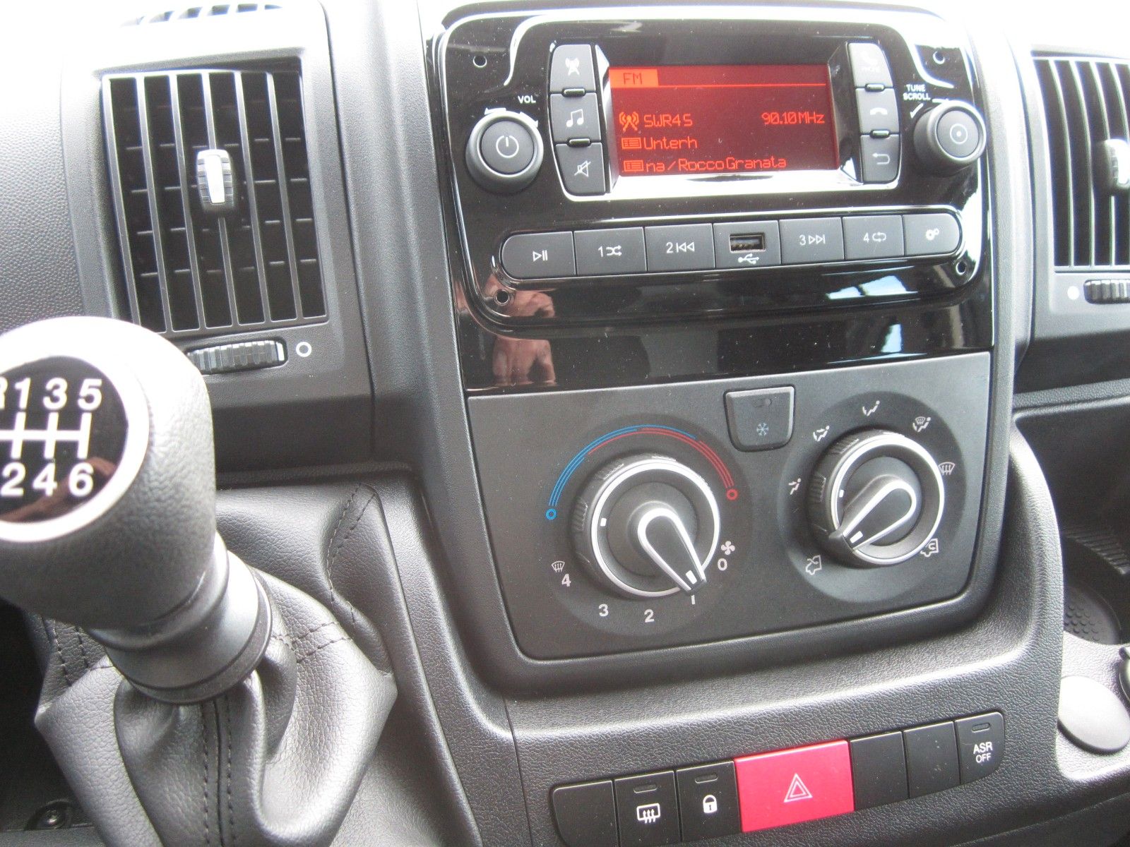 PEUGEOT Boxer 2.2 HDI 333 Premium L3H2-image-8