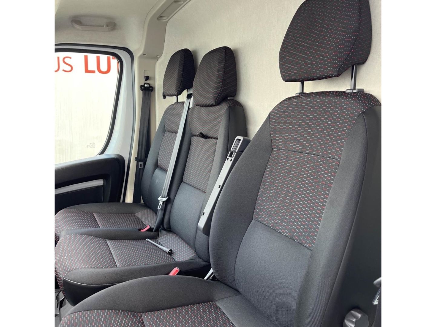 PEUGEOT Boxer 2.2 HDI 333 Premium L3H2-image-11