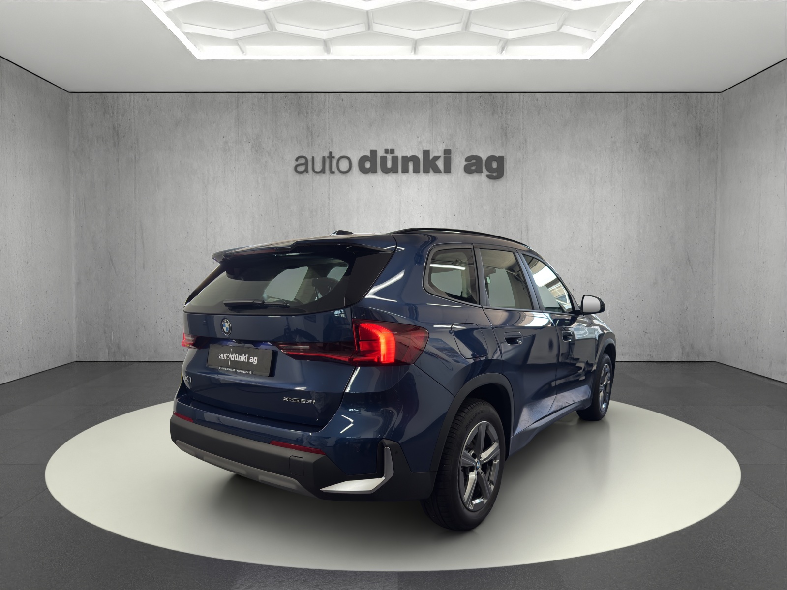 BMW X1 xDrive 23i 48V-image-3