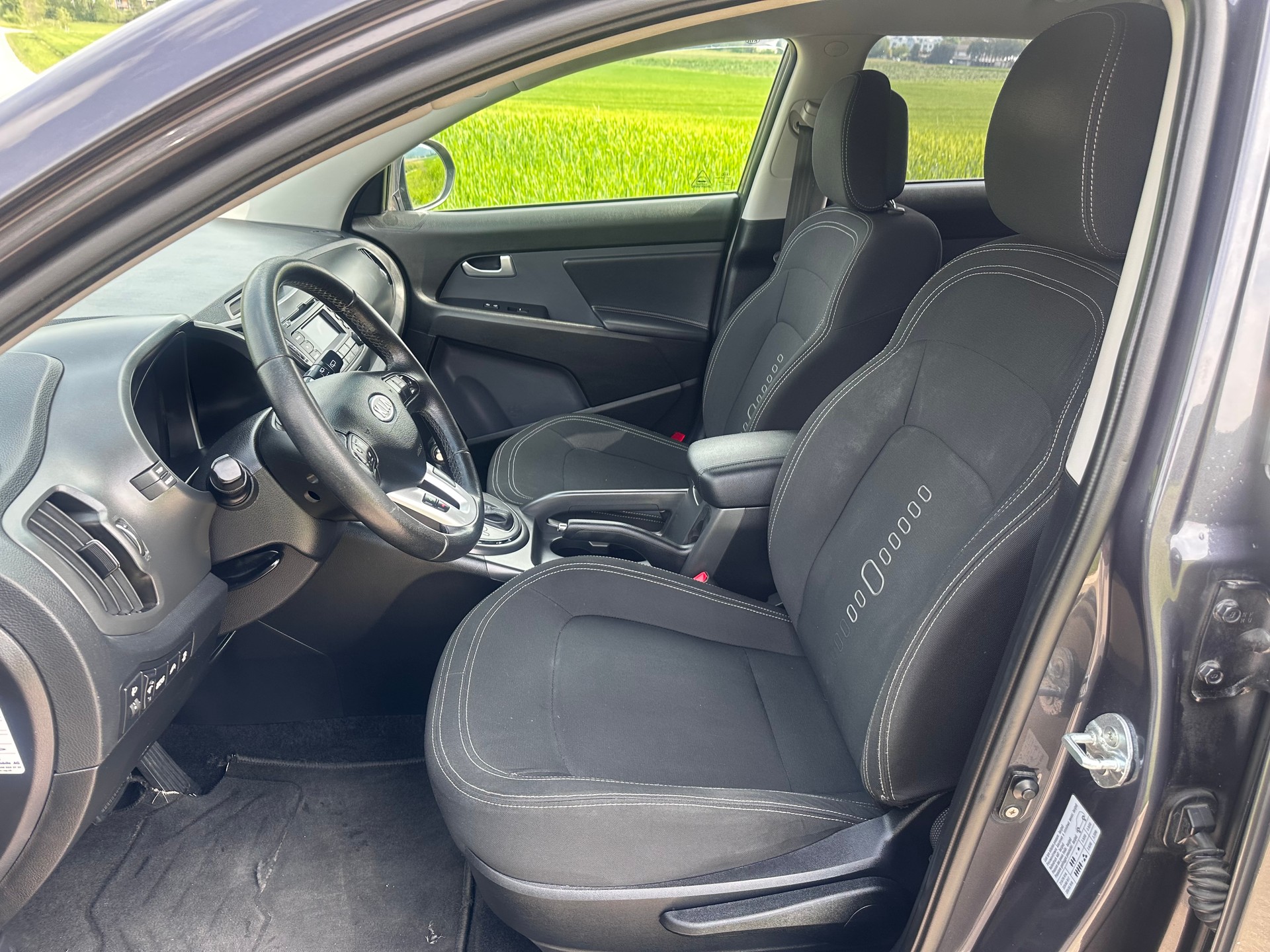 KIA Sportage 2.0 CRDi Trend 4WD Automatic-image-5