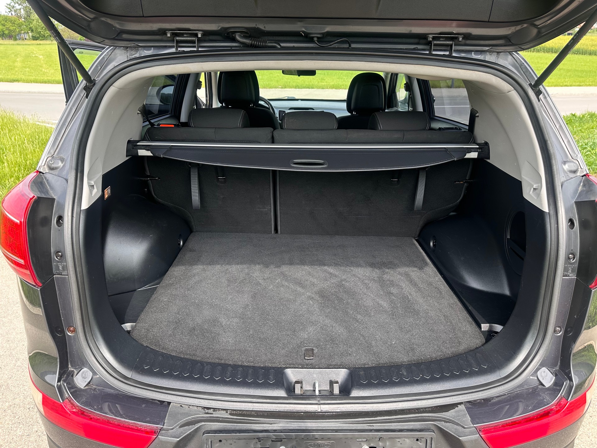 KIA Sportage 2.0 CRDi Trend 4WD Automatic-image-9