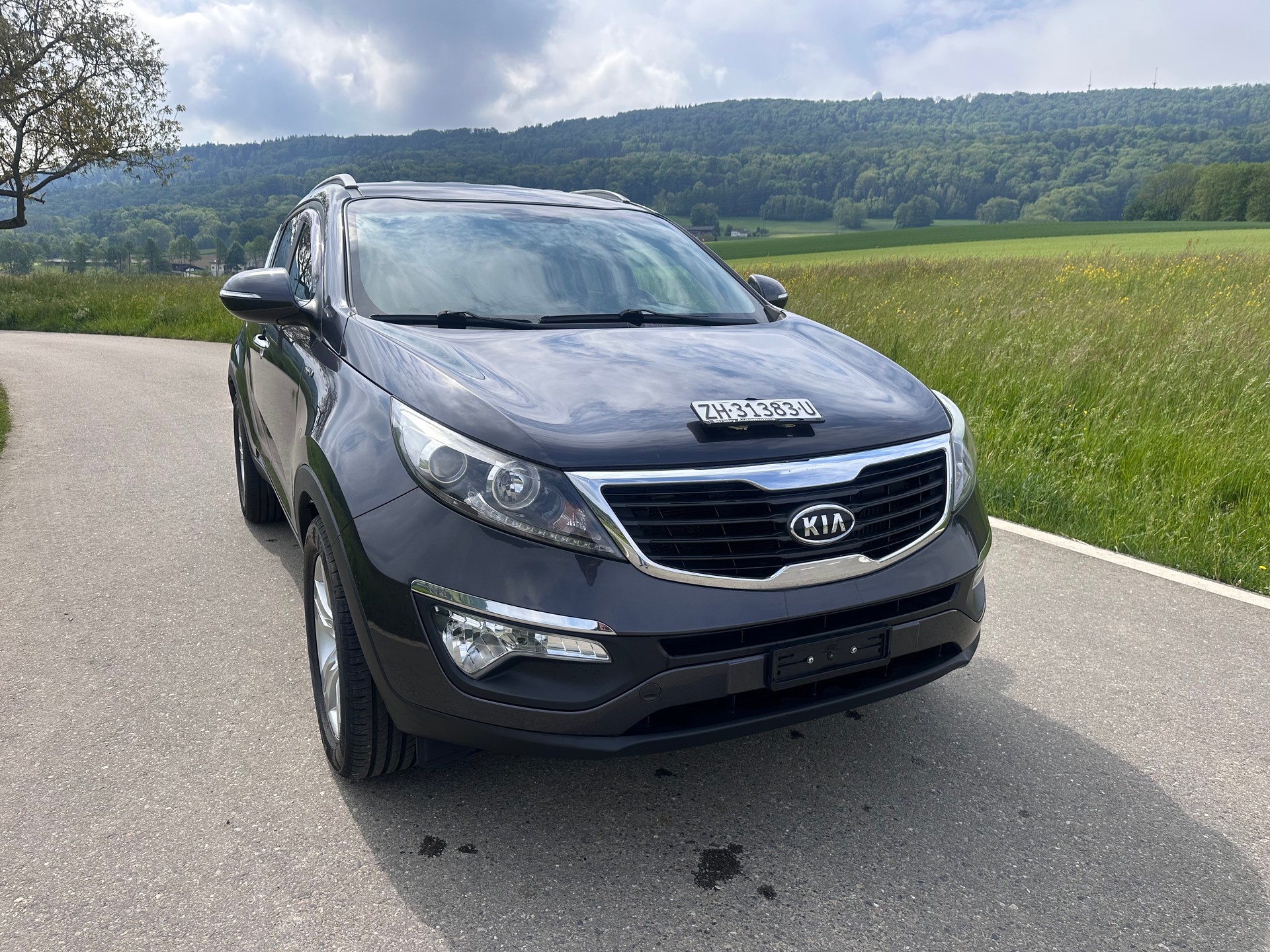 KIA Sportage 2.0 CRDi Trend 4WD Automatic-image-1