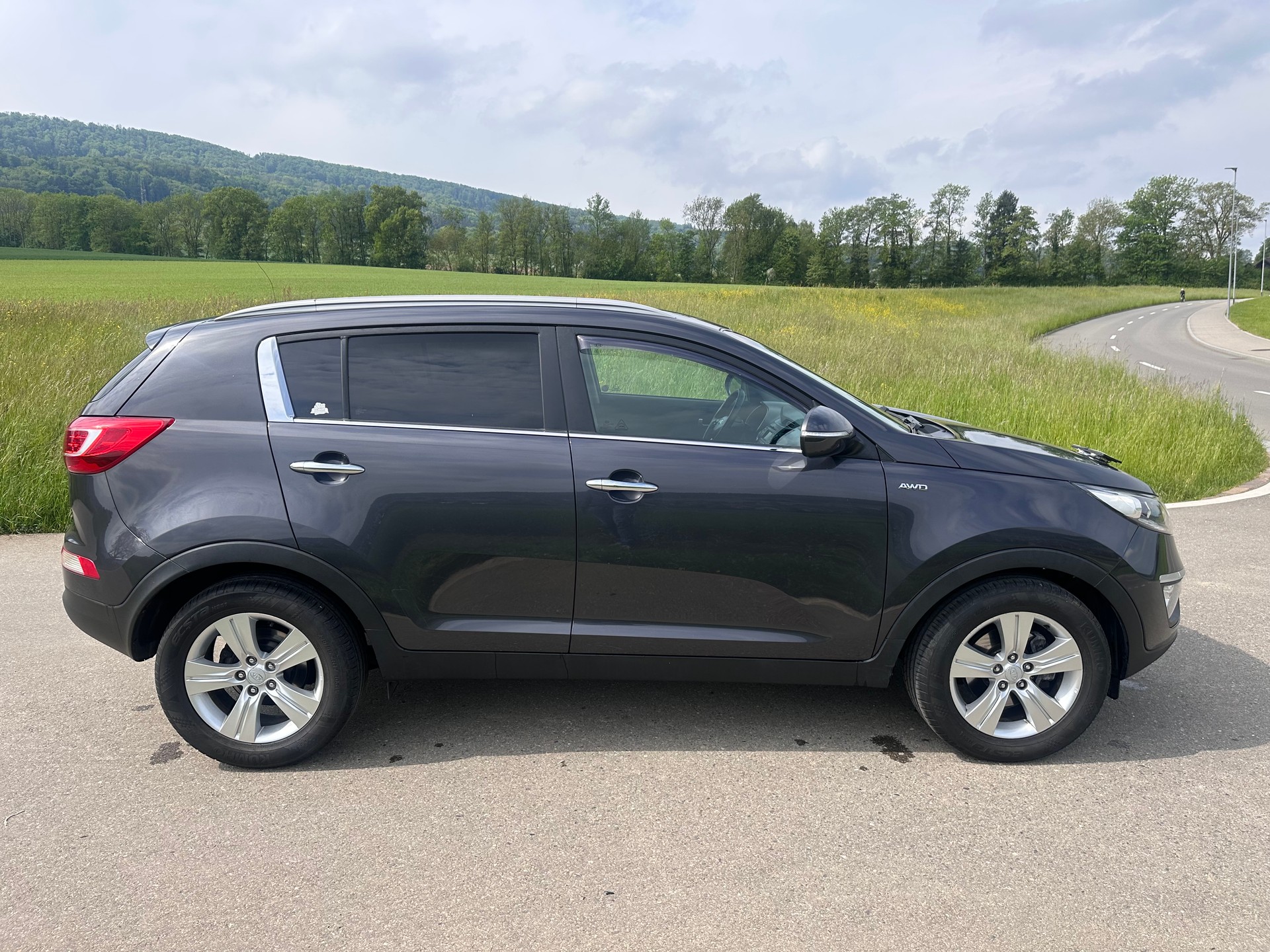 KIA Sportage 2.0 CRDi Trend 4WD Automatic-image-4