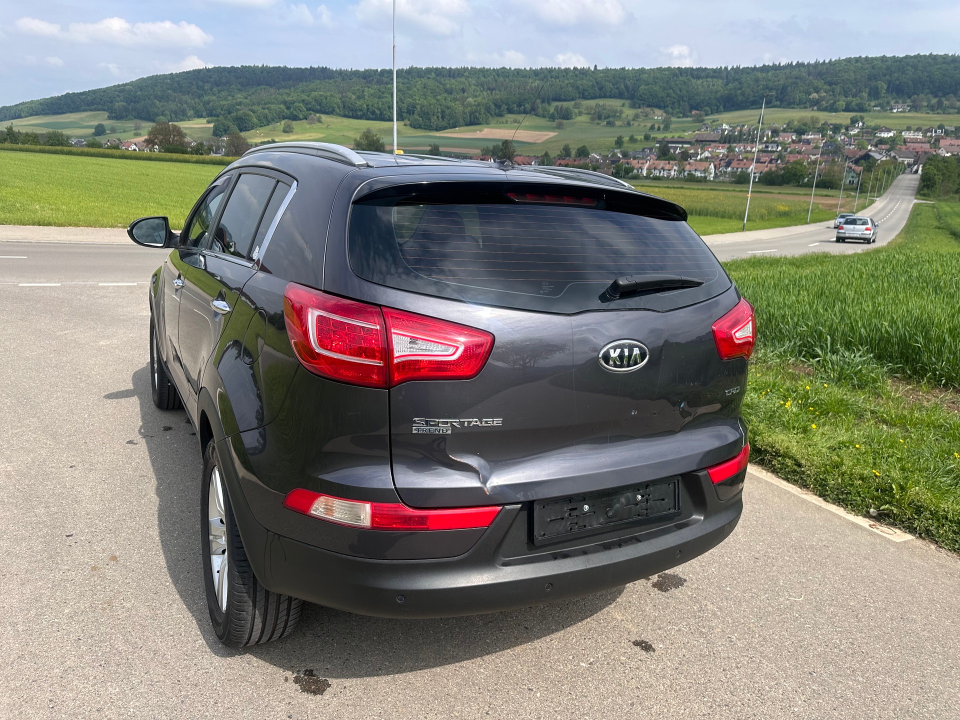 KIA Sportage 2.0 CRDi Trend 4WD Automatic-image-3