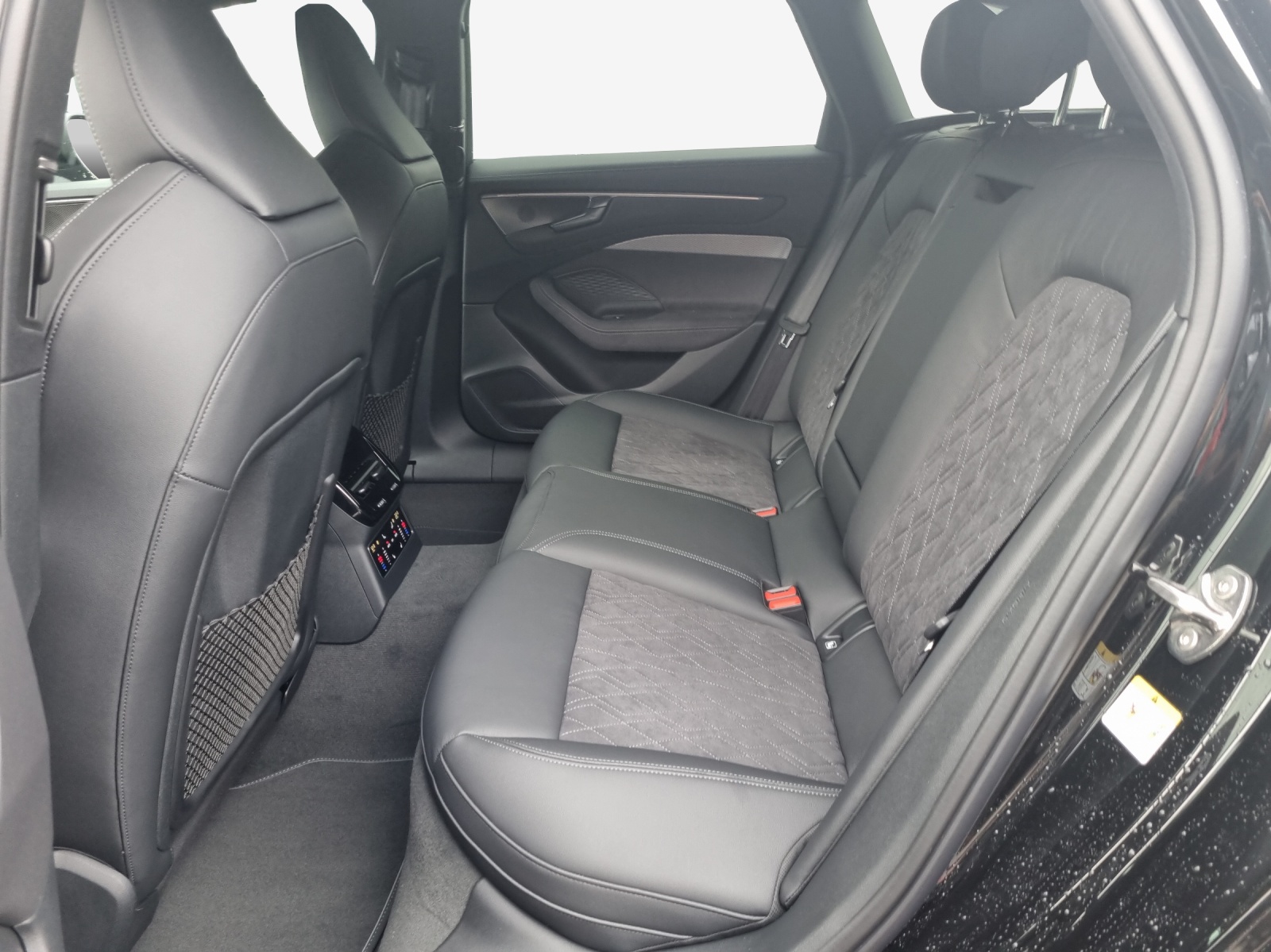 AUDI A6 Avant TDI quattro 150 kW S tronic-image-11