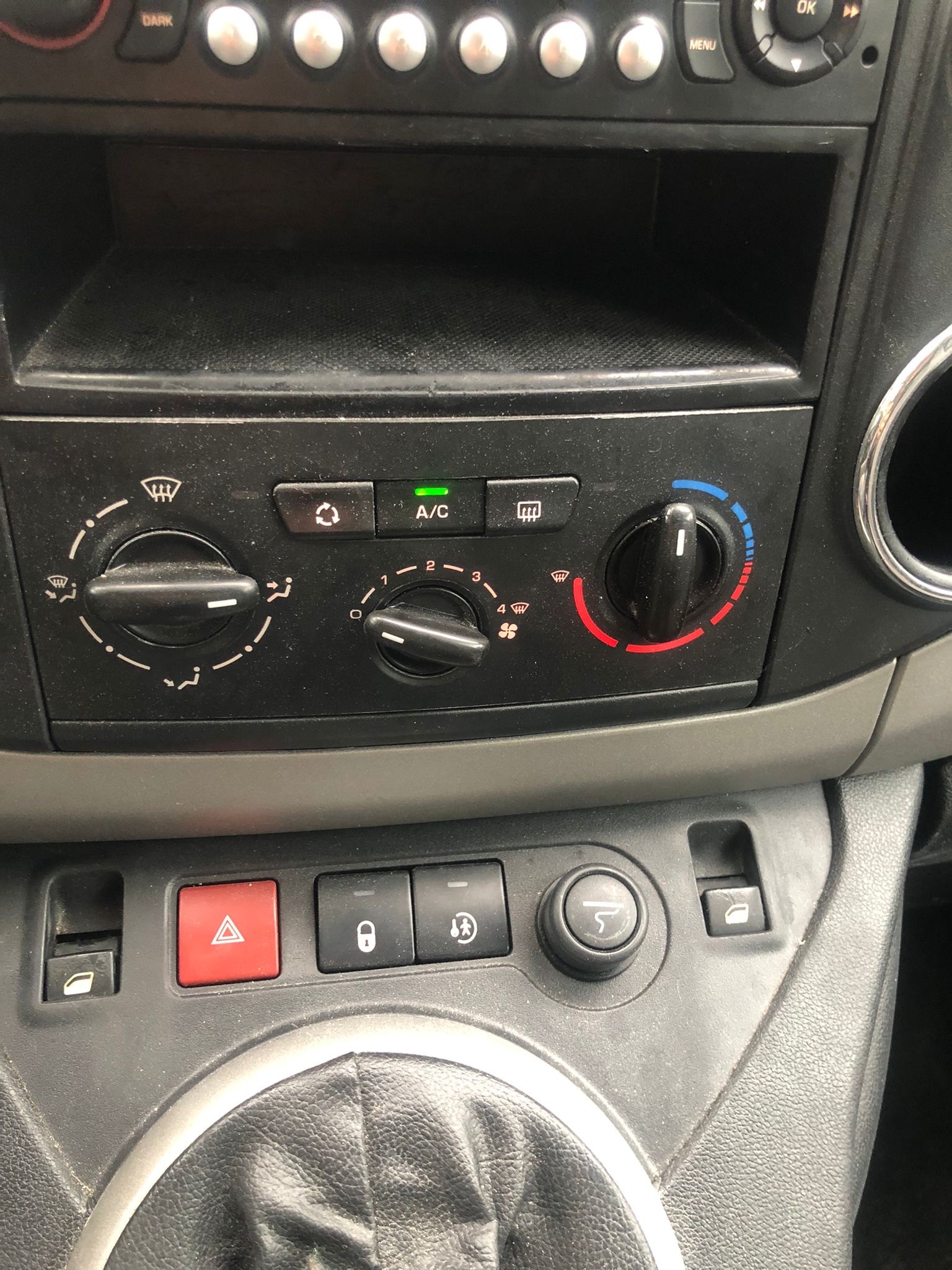 PEUGEOT Partner 1.6 Outdoor-image-14