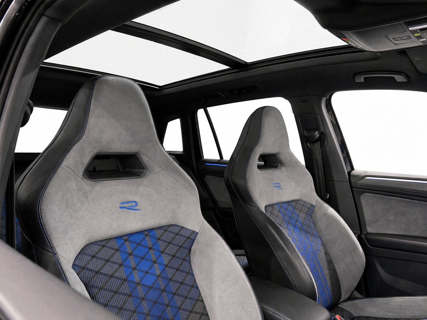 VW Tiguan 2.0TSI R 4Motion DSG * Panorama-Glasdach * Anhängerkupplung *-image-11