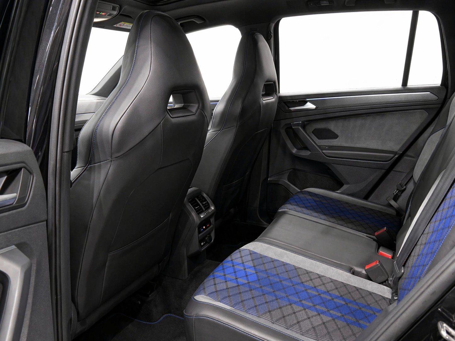 VW Tiguan 2.0TSI R 4Motion DSG * Panorama-Glasdach * Anhängerkupplung *-image-12