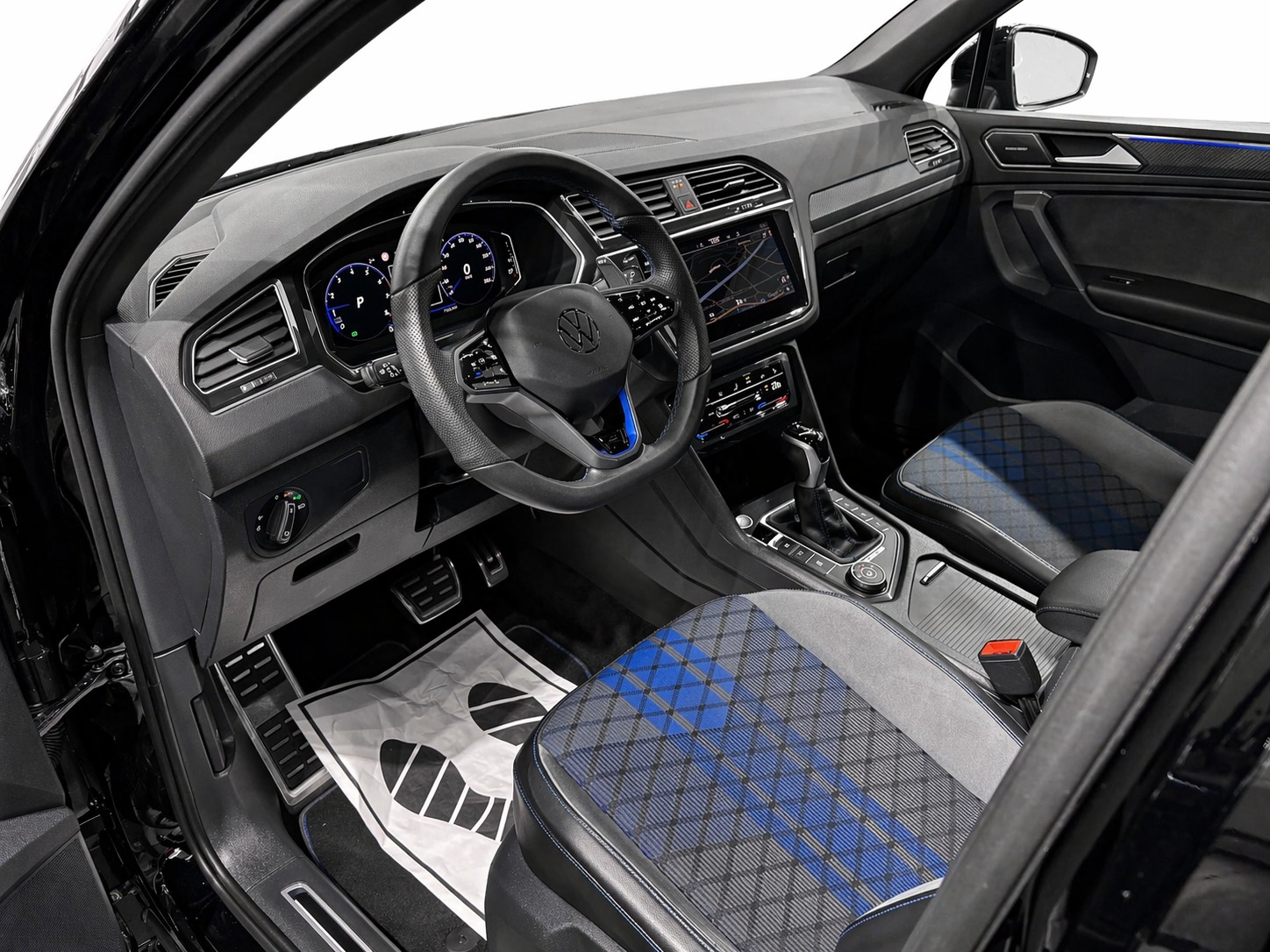 VW Tiguan 2.0TSI R 4Motion DSG * Panorama-Glasdach * Anhängerkupplung *-image-8